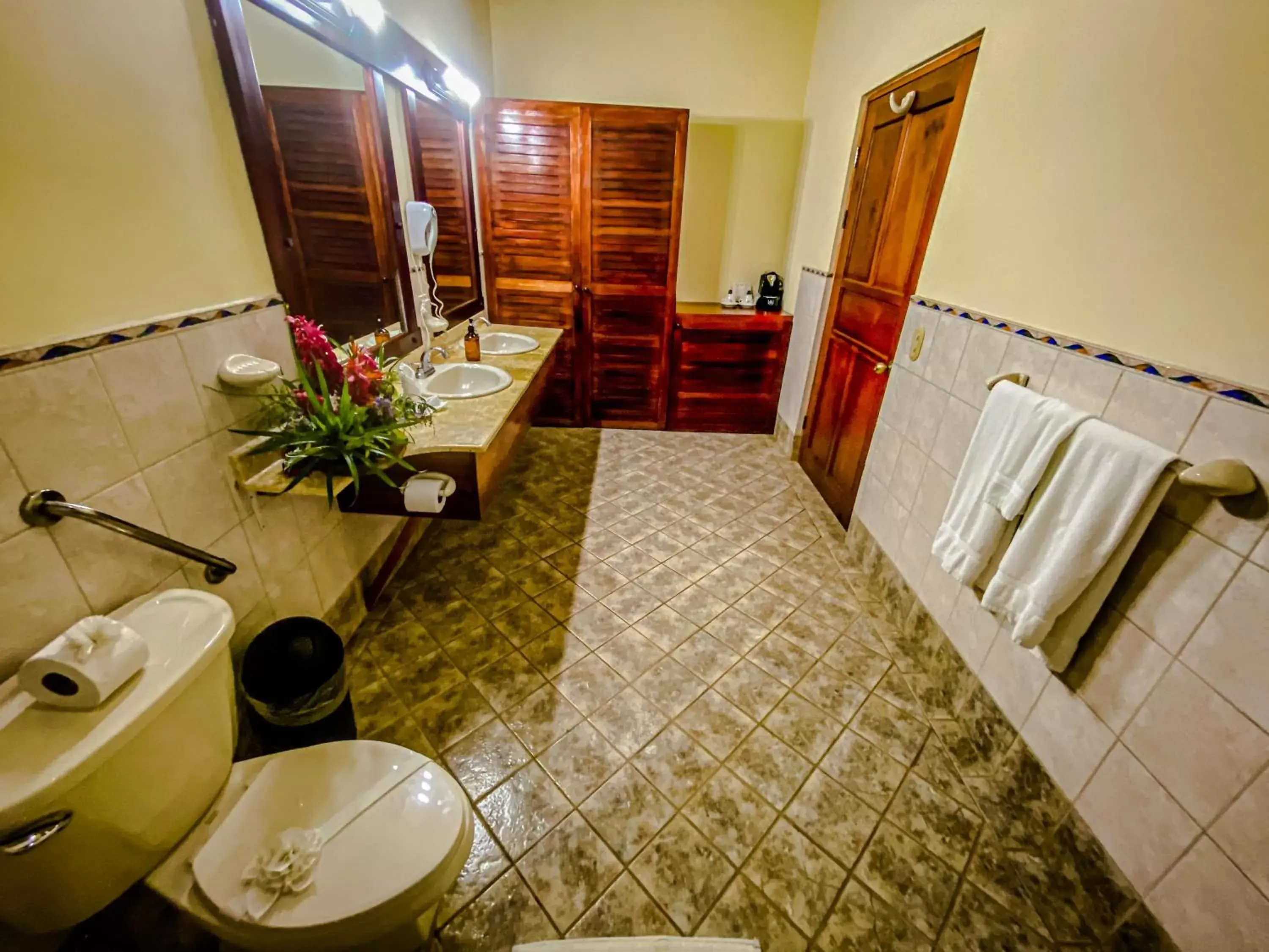 Bathroom in Jaco Hotel DoceLunas
