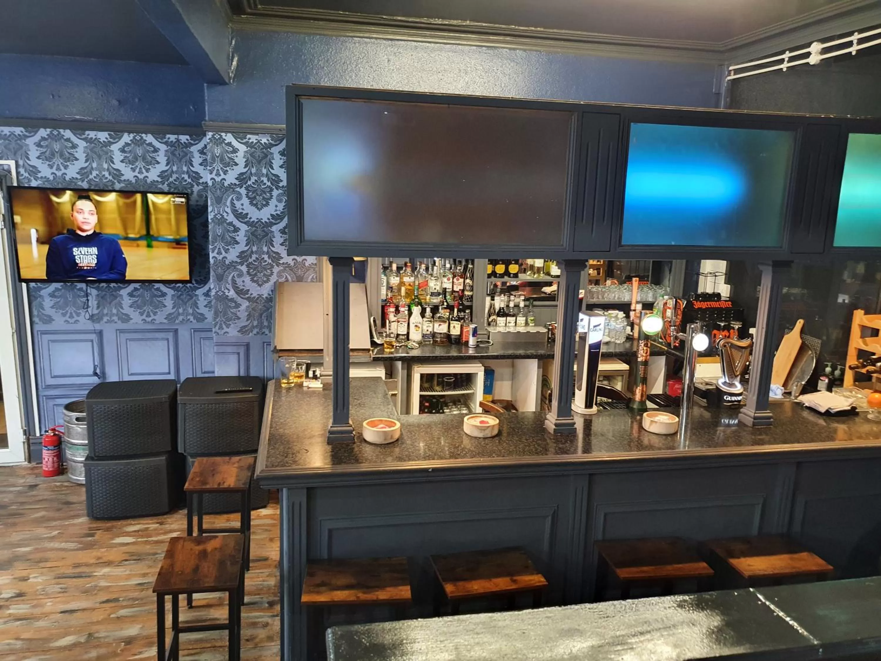 Restaurant/Places to Eat in Balkan Hotel