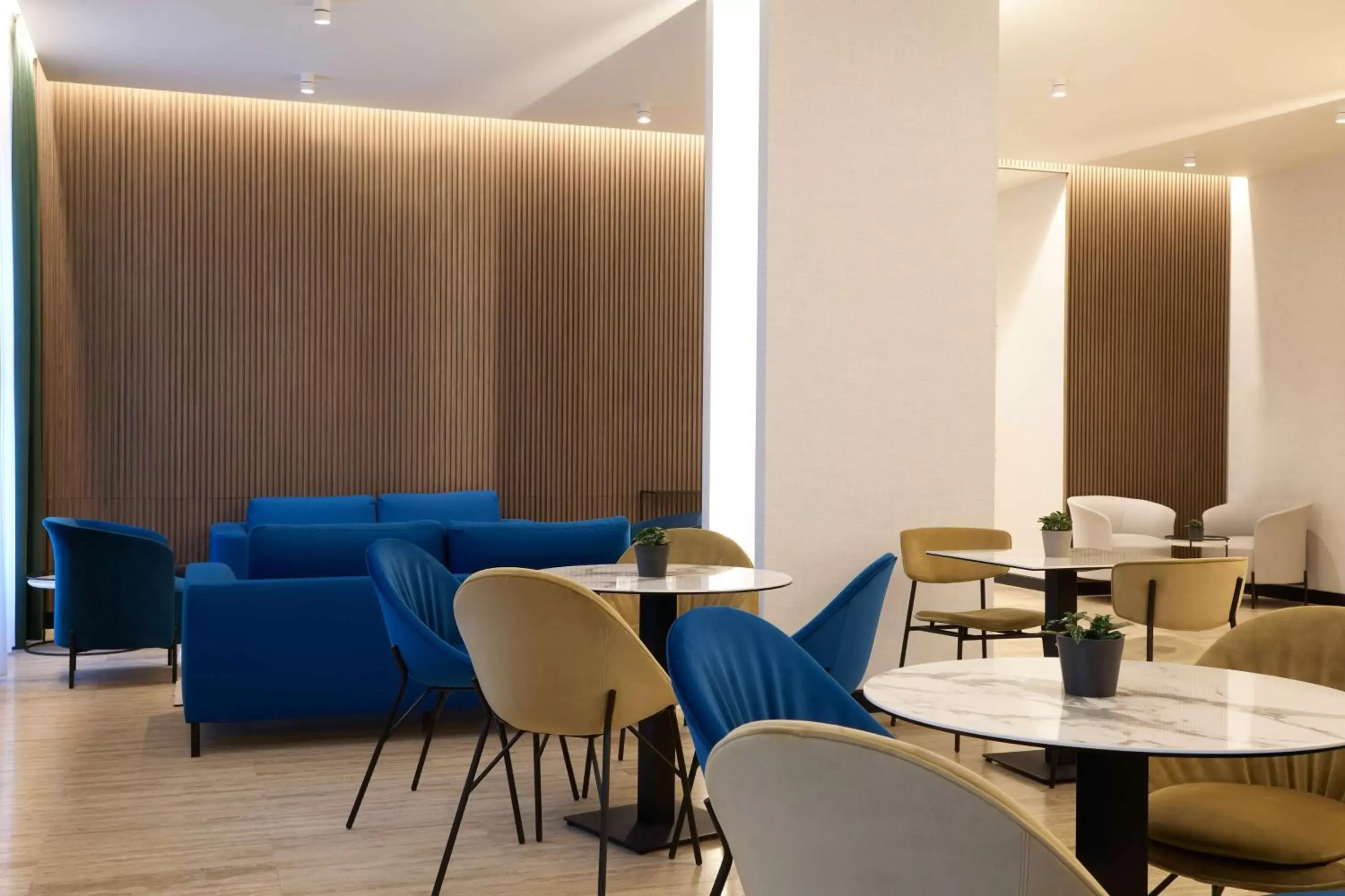 Lounge or bar, Restaurant/Places to Eat in Radisson Hotel Ferrara