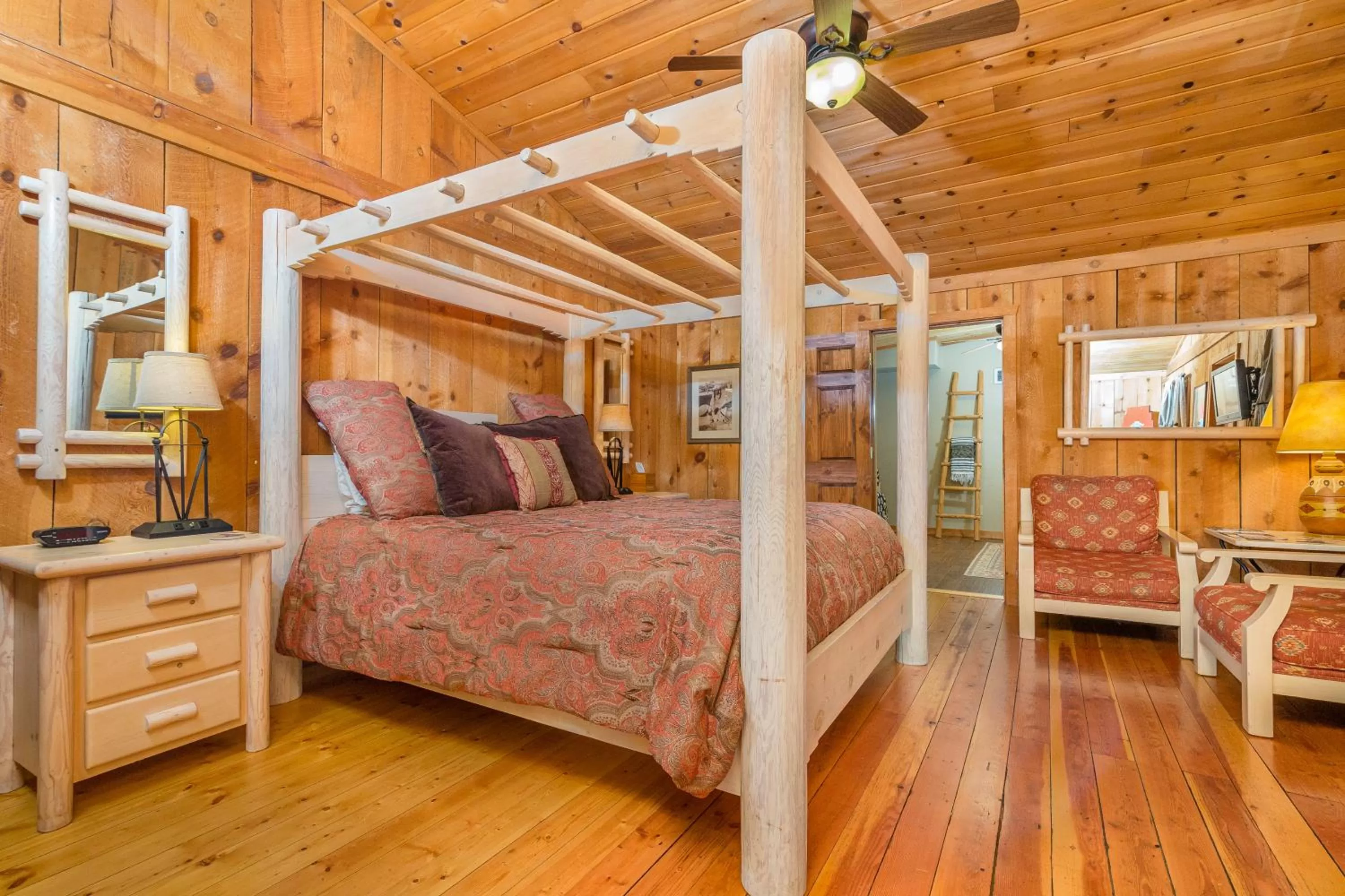 Bedroom, Bed in Trapper's Rendezvous