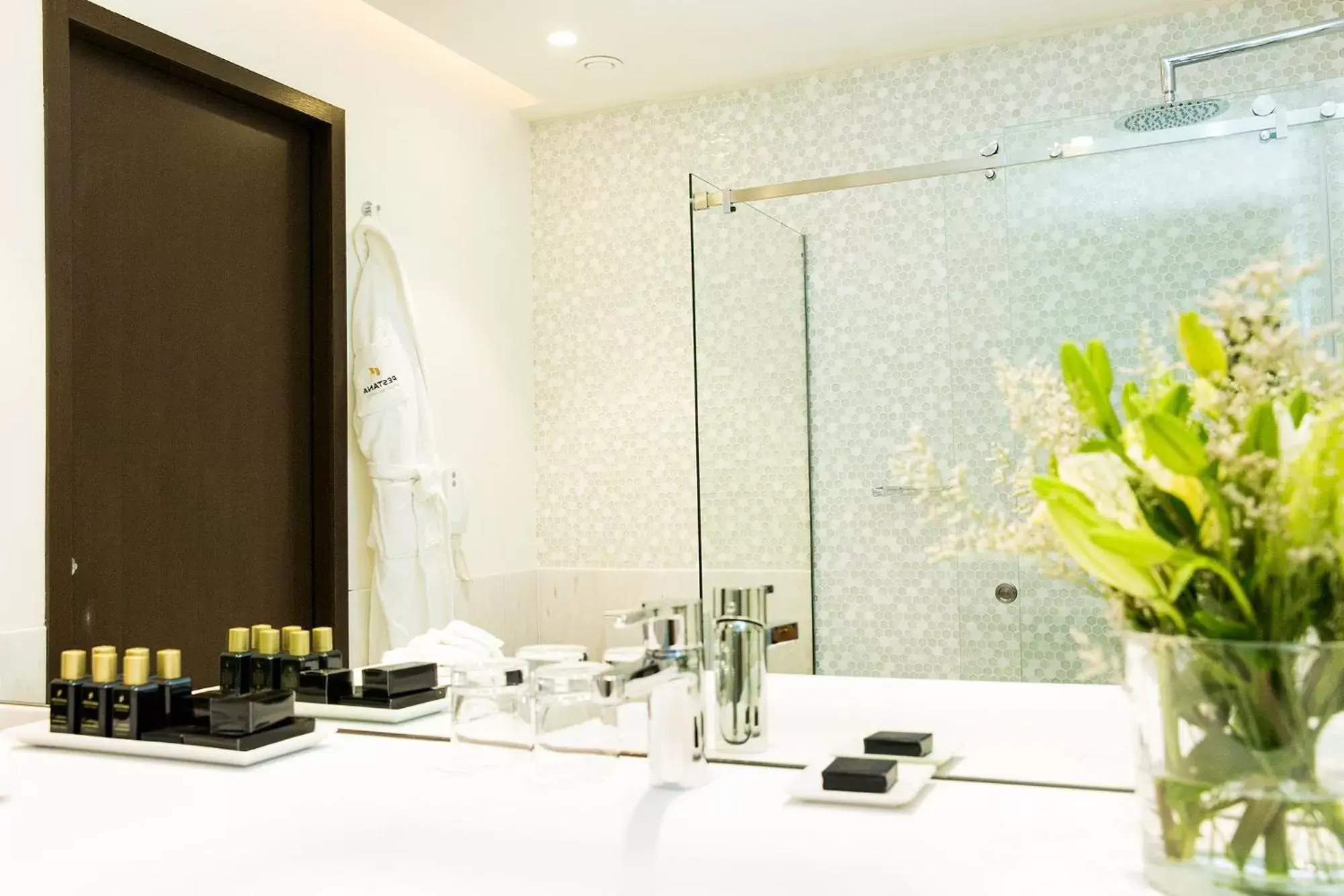 Bathroom in Pestana Porto - A Brasileira, City Center & Heritage Building