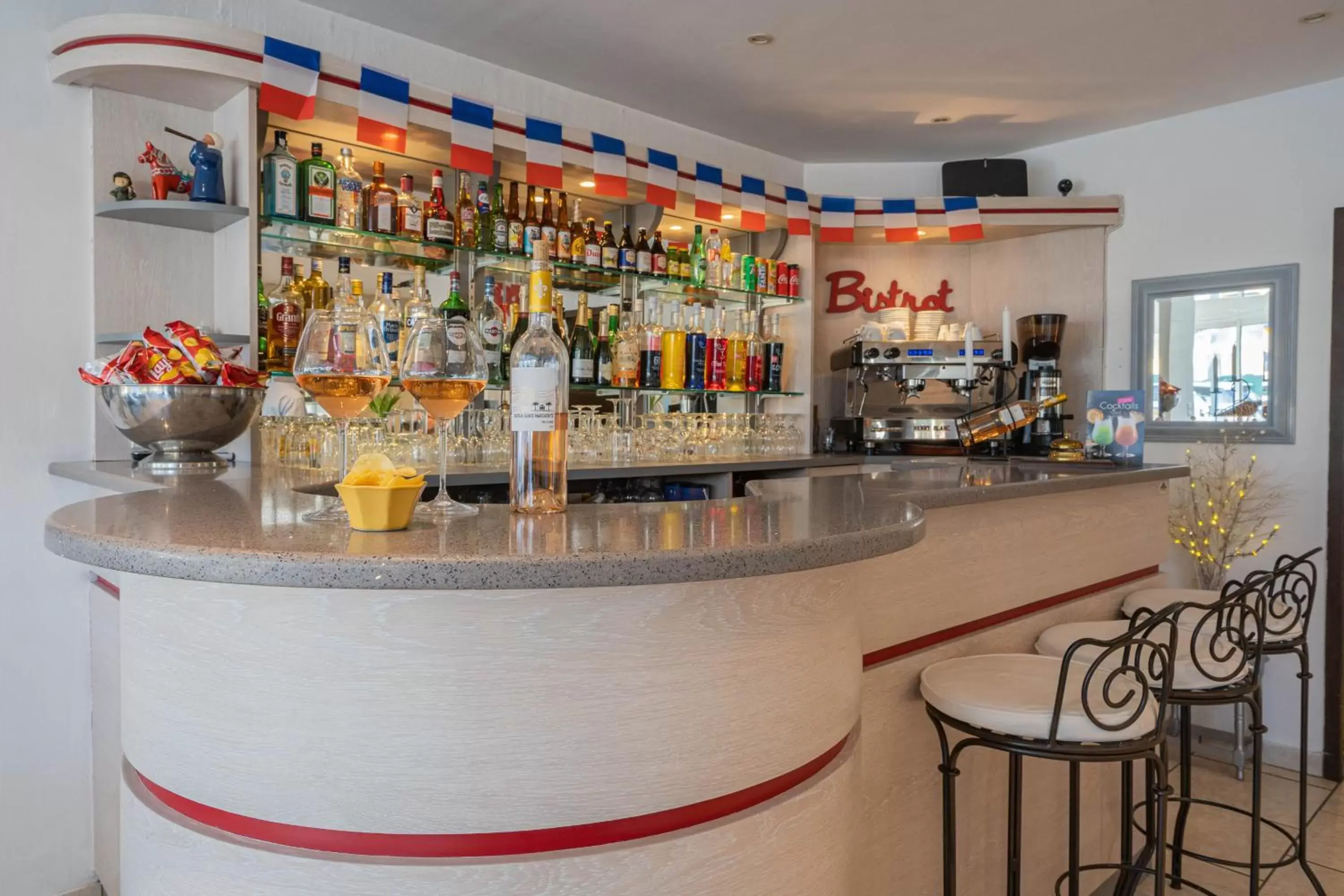 Lounge or bar in Hôtel Le Méditerranée Lounge or bar in Hôtel Le Méditerranée