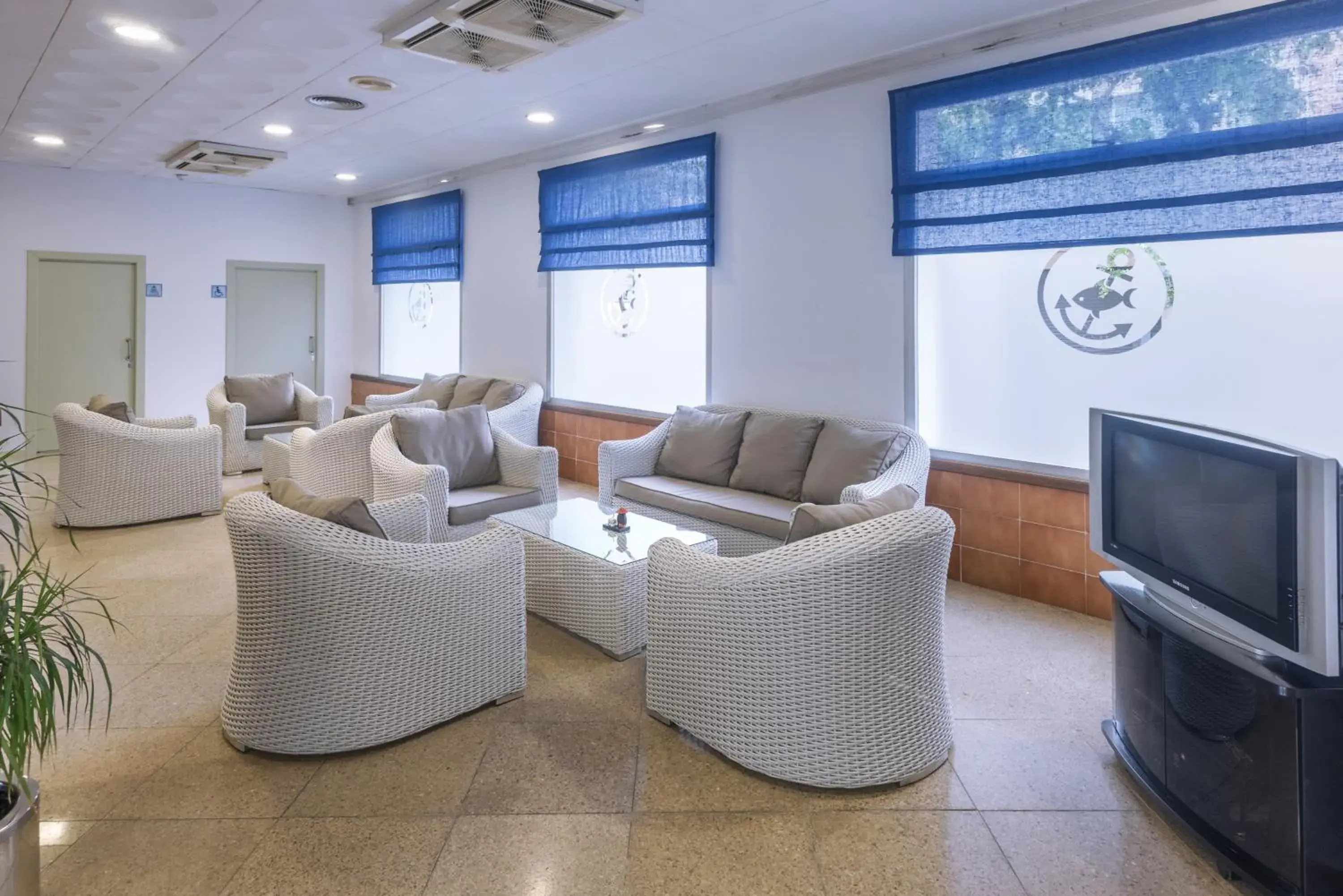 Communal lounge/ TV room, Seating Area in GHT Balmes, Hotel-Aparthotel&SPLASH