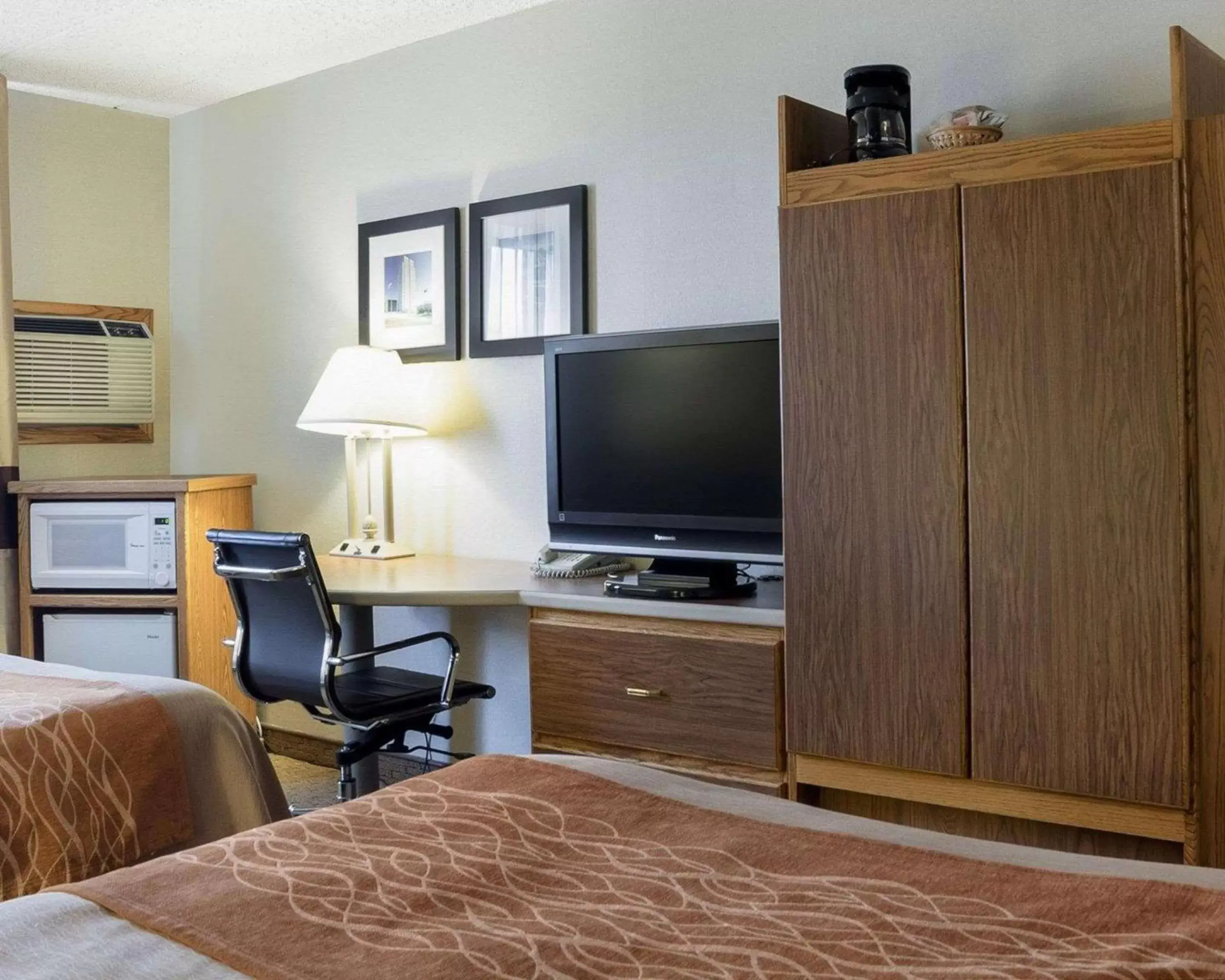 Photo of the whole room, TV/Entertainment Center in Quality Inn Bismarck