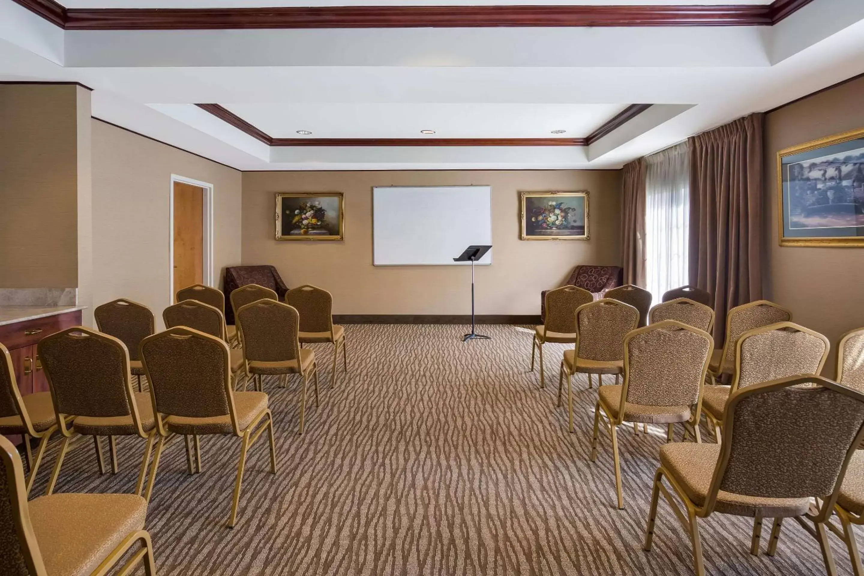 Meeting/conference room in Comfort Suites Near University