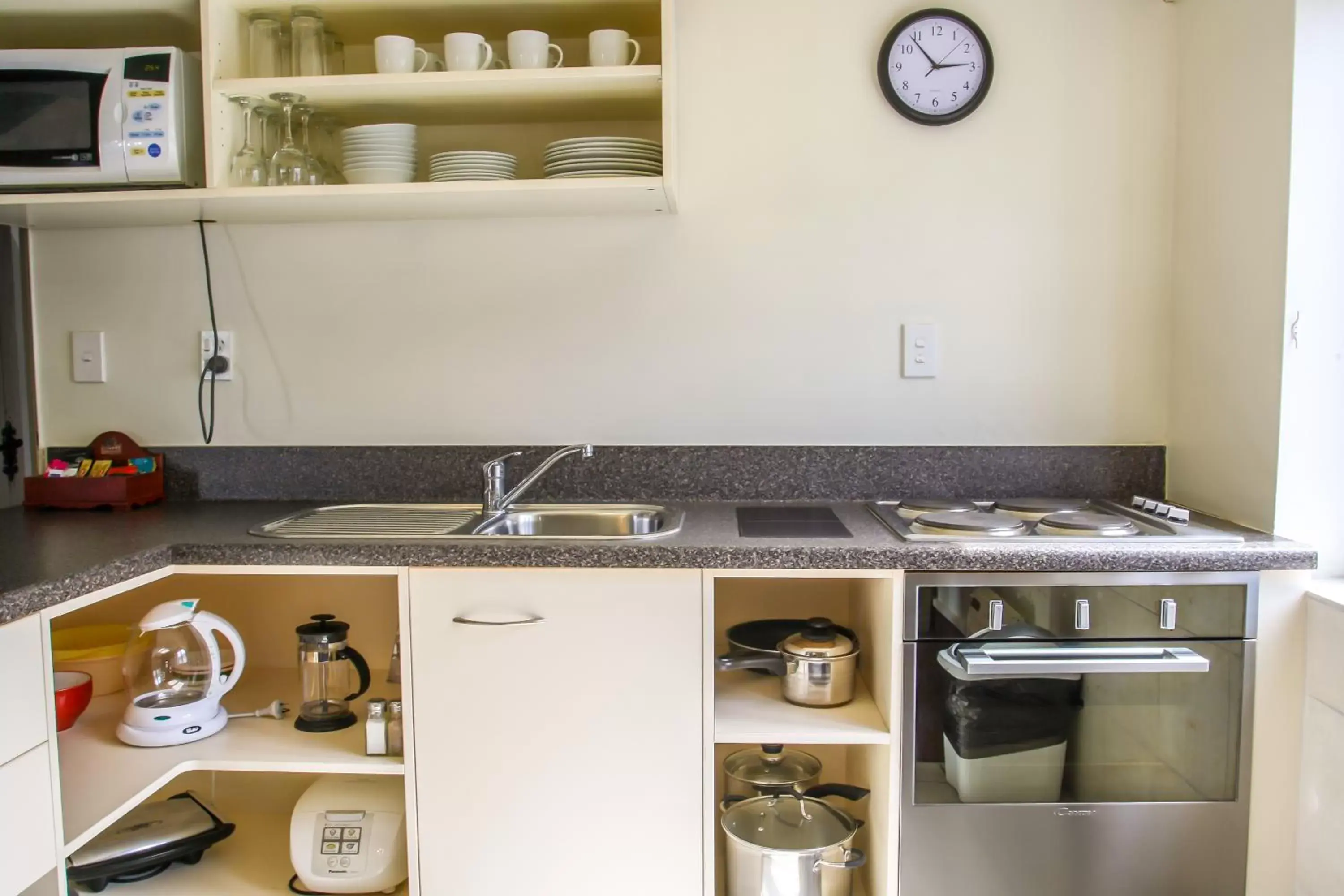 Kitchen or kitchenette, Kitchen/Kitchenette in Camelot Motor Lodge