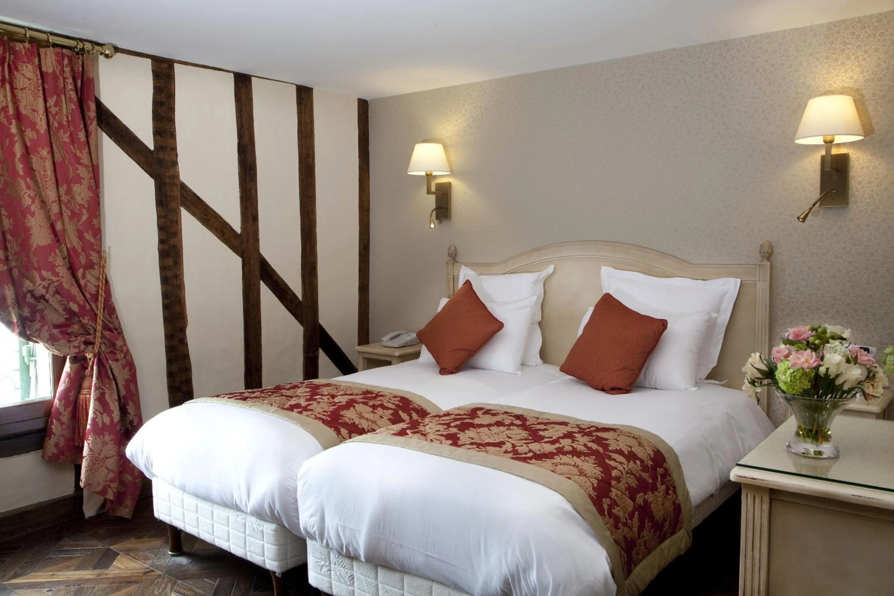Photo of the whole room, Bed in Auberge Saint Pierre