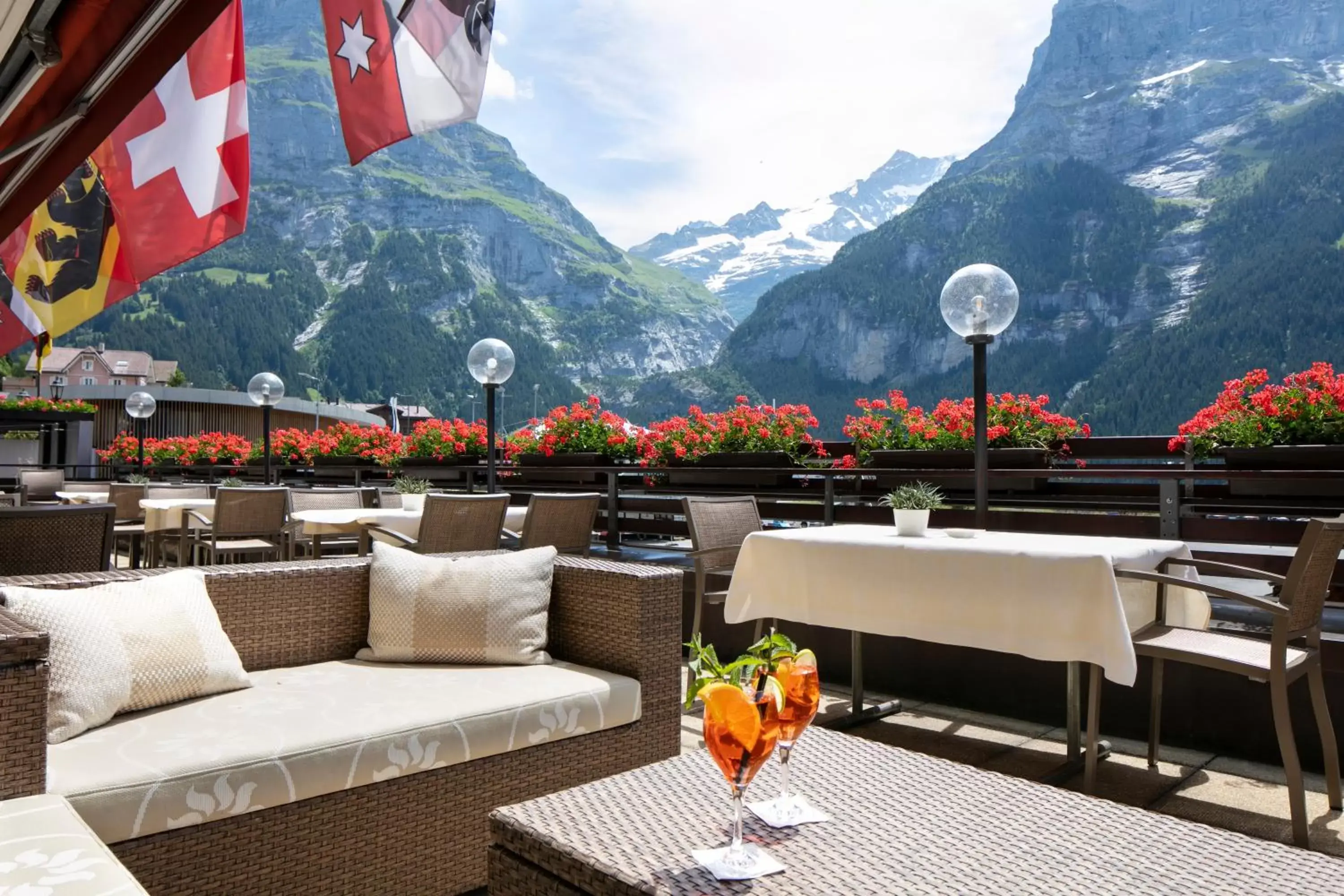 Balcony/Terrace, Mountain View in Hotel Kreuz&Post**** Grindelwald