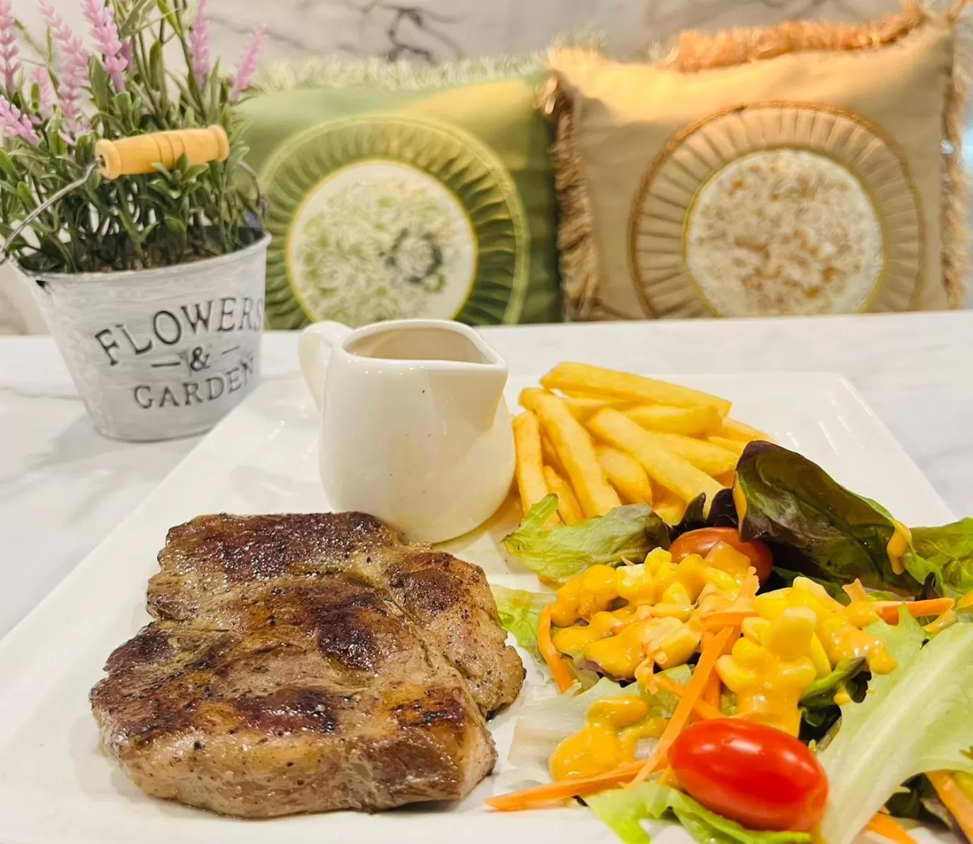 Restaurant/places to eat in USABAI Riverside Boutique Hotel