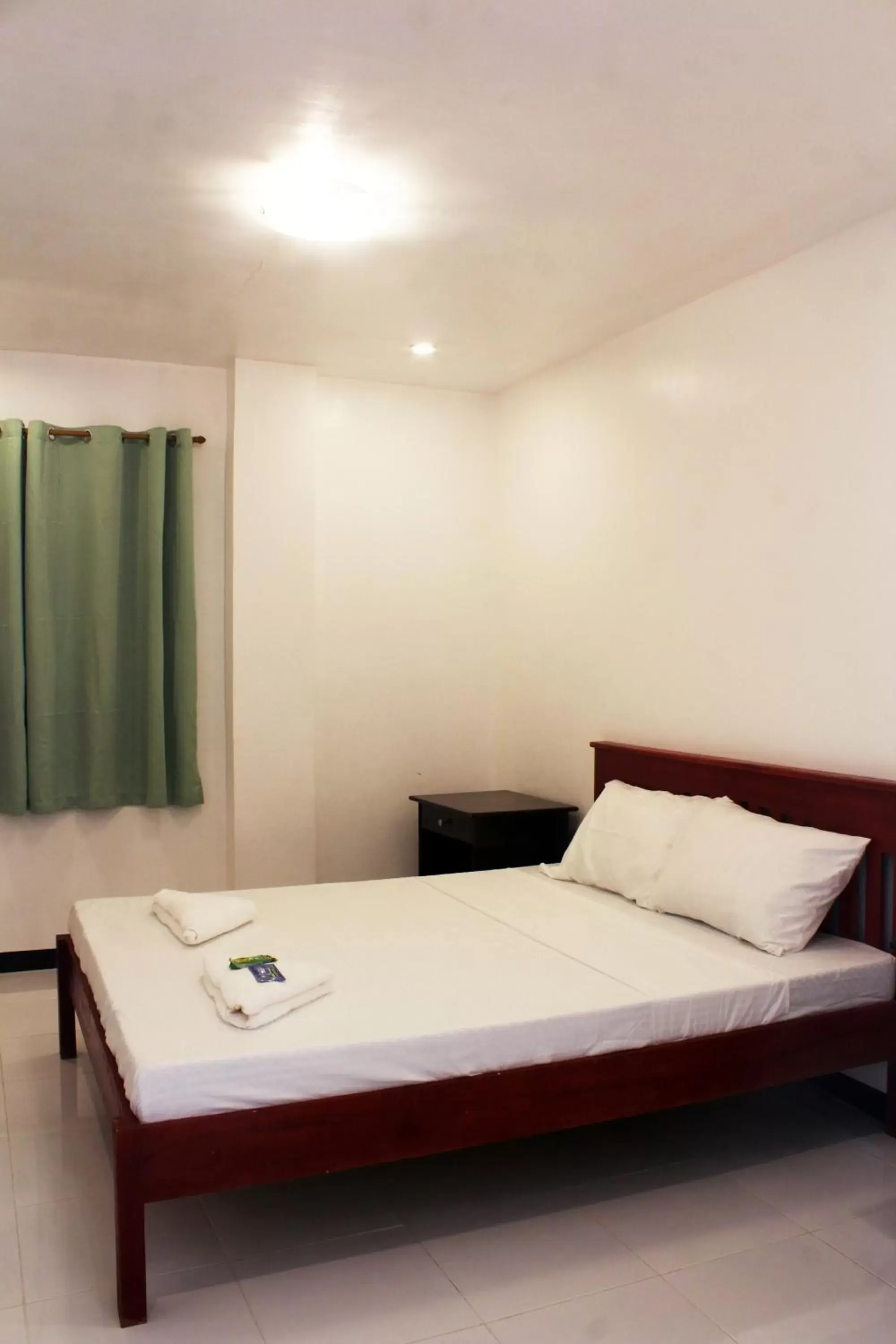 Bed in Luna Oslob Travellers Inn