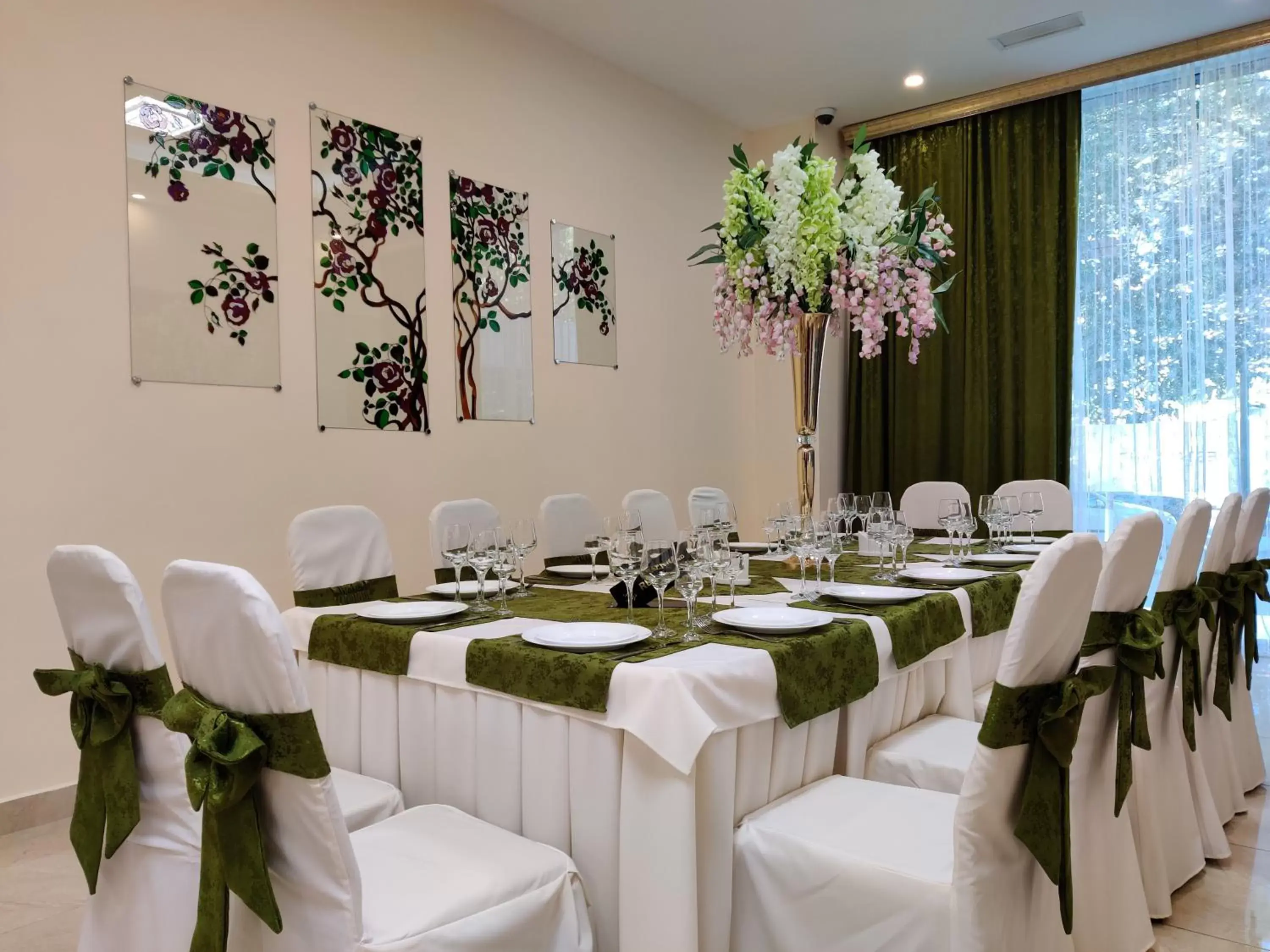 Restaurant/places to eat in Richmind Hotel Restaurant/places to eat in Richmind Hotel
