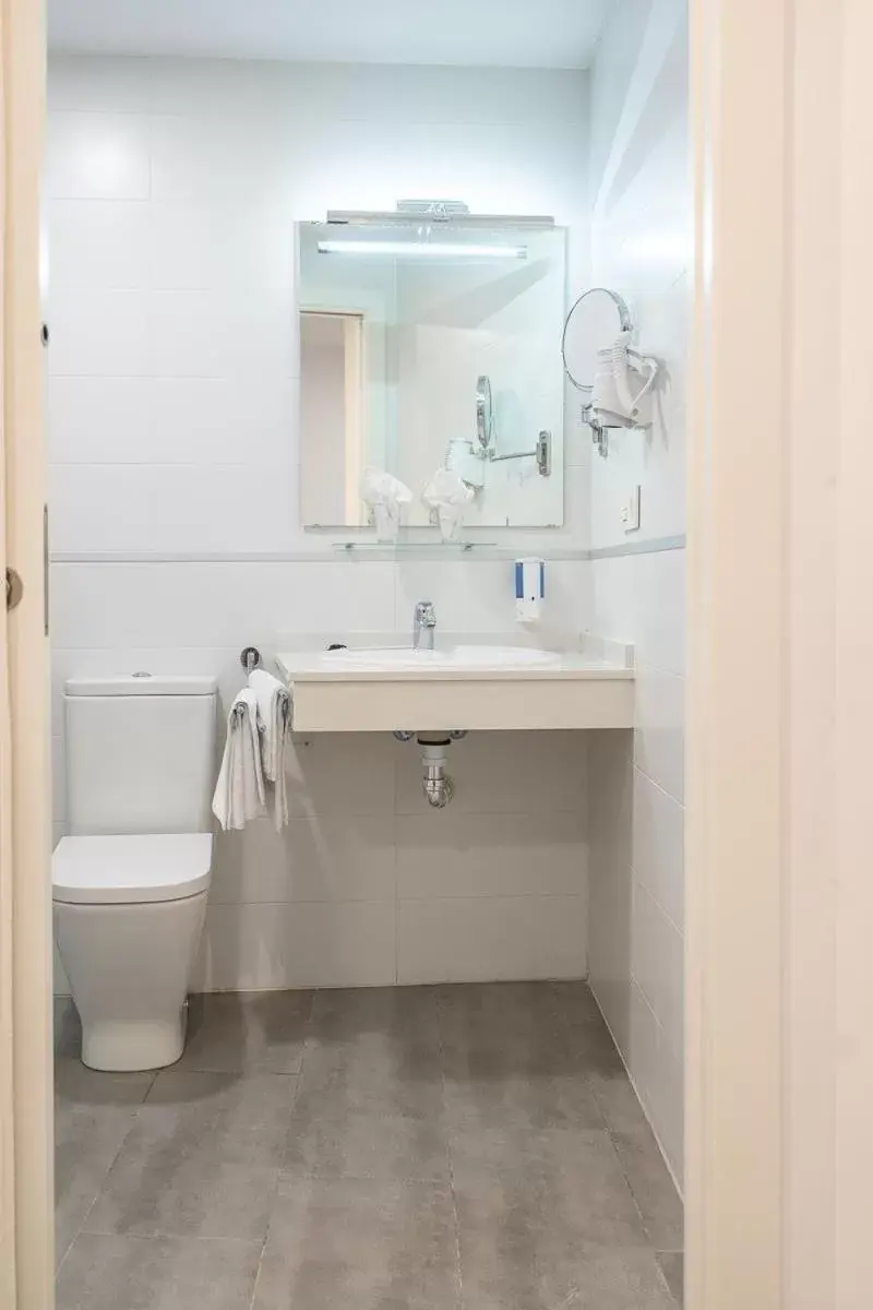 Toilet, Bathroom in Apartamentos La Laguna