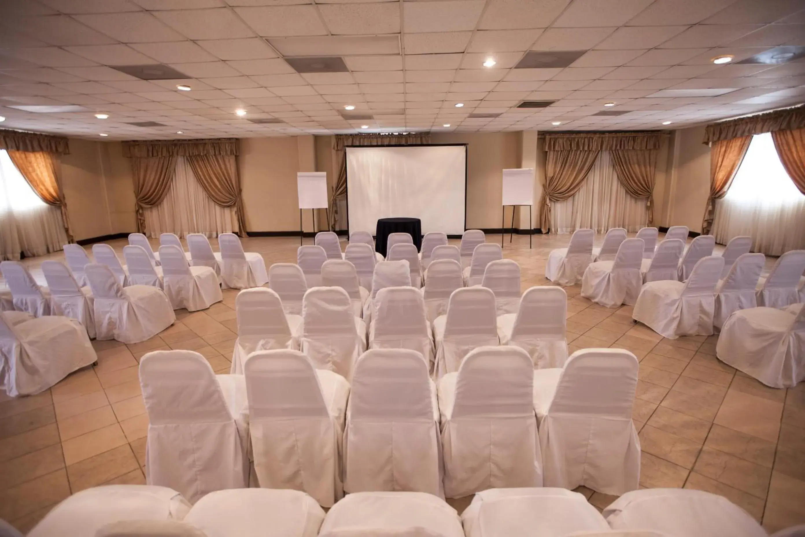 Meeting/conference room, Banquet Facilities in Hotel El Camino Inn & Suites