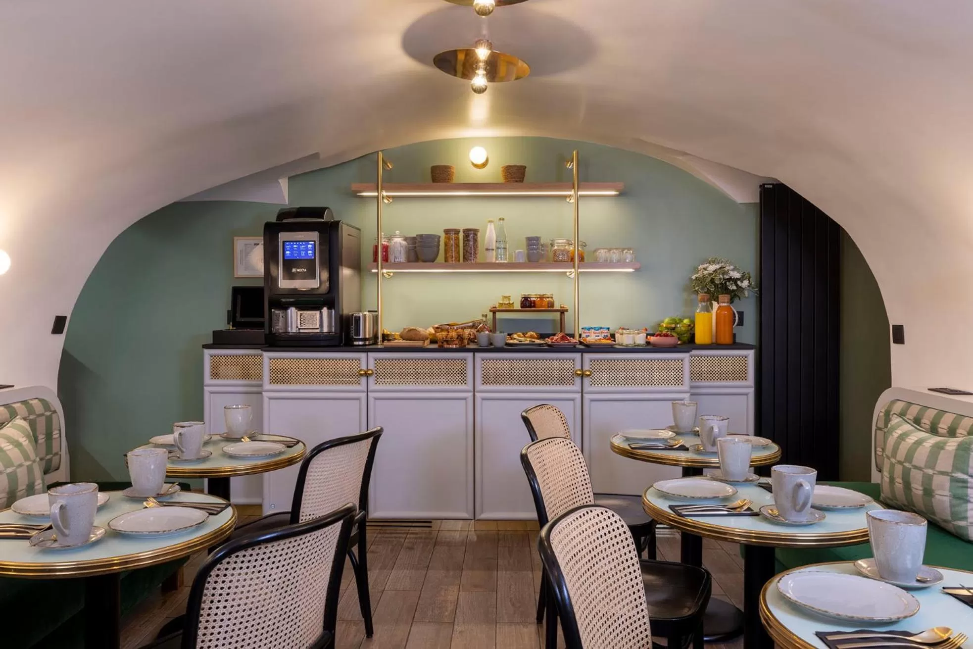 Breakfast, Restaurant/Places to Eat in Hotel Bloum