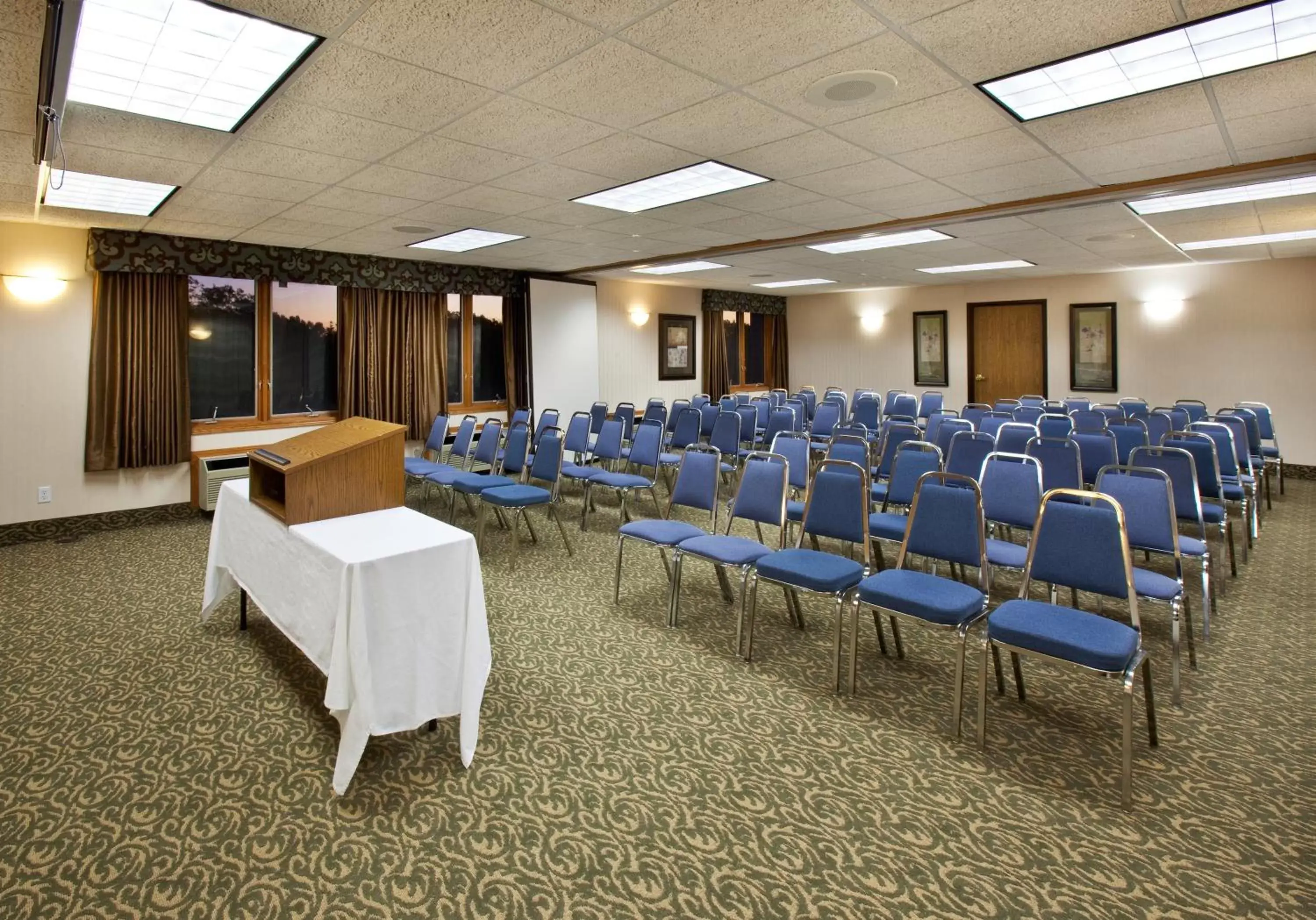 Meeting/conference room in GrandStay Hotel & Suites Pella