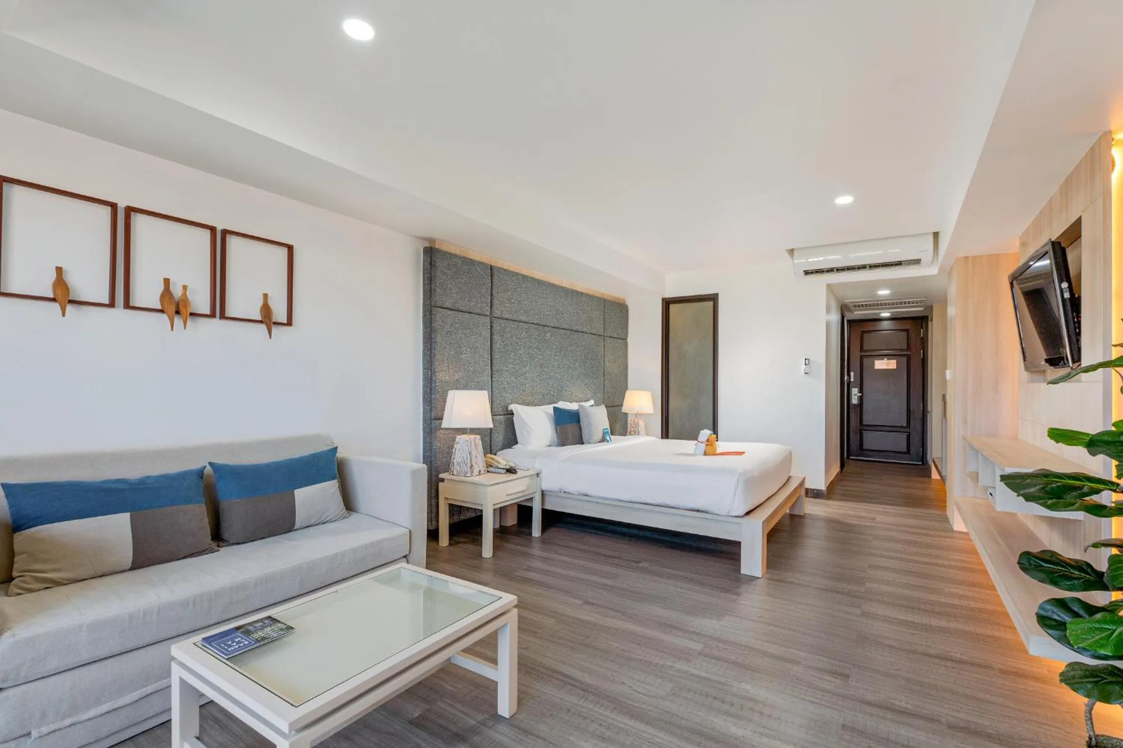 Photo of the whole room, Bed in Baan Laimai Beach Resort & Spa - SHA Extra Plus