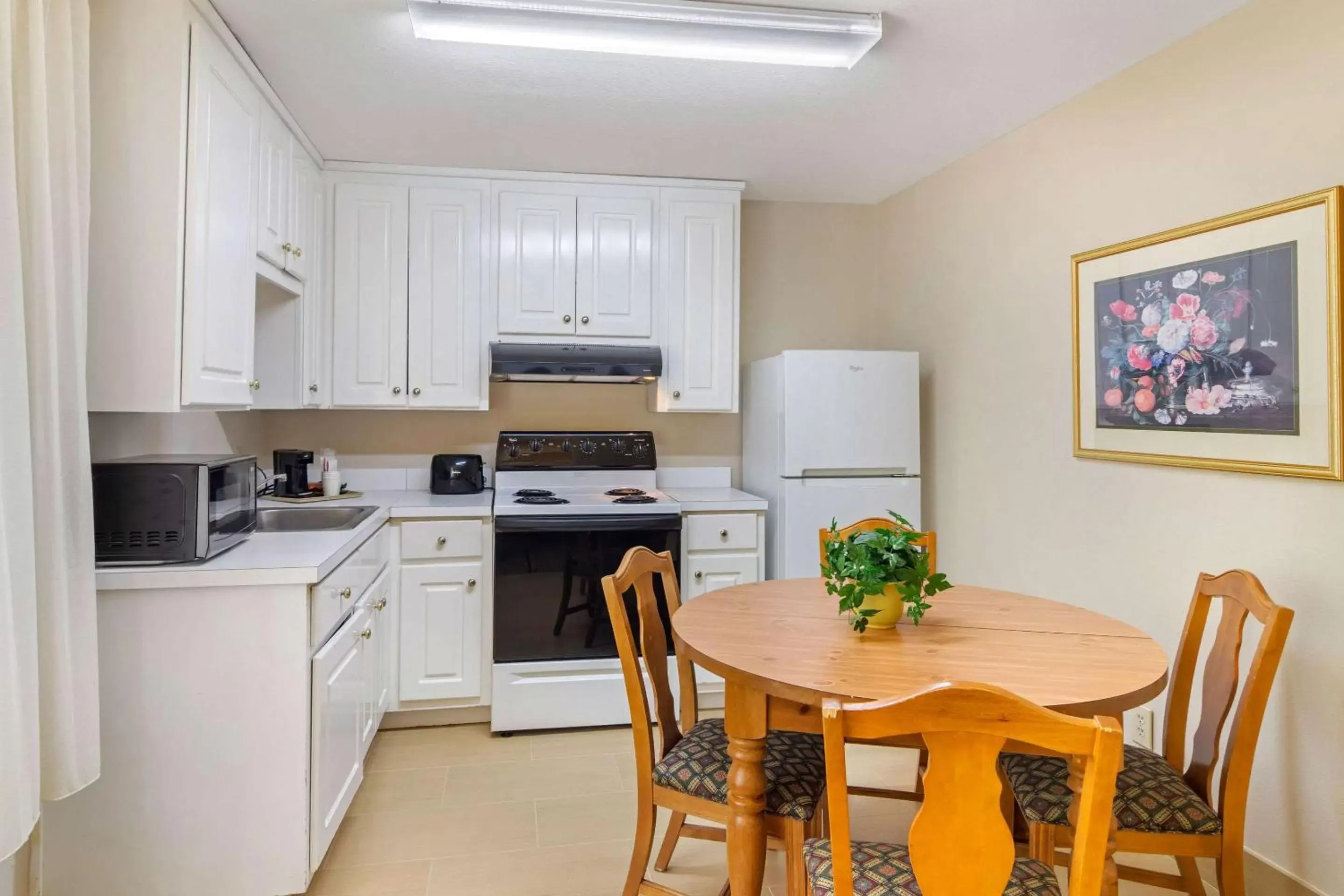 Photo of the whole room, Kitchen/Kitchenette in Comfort Inn Douglasville - Atlanta West