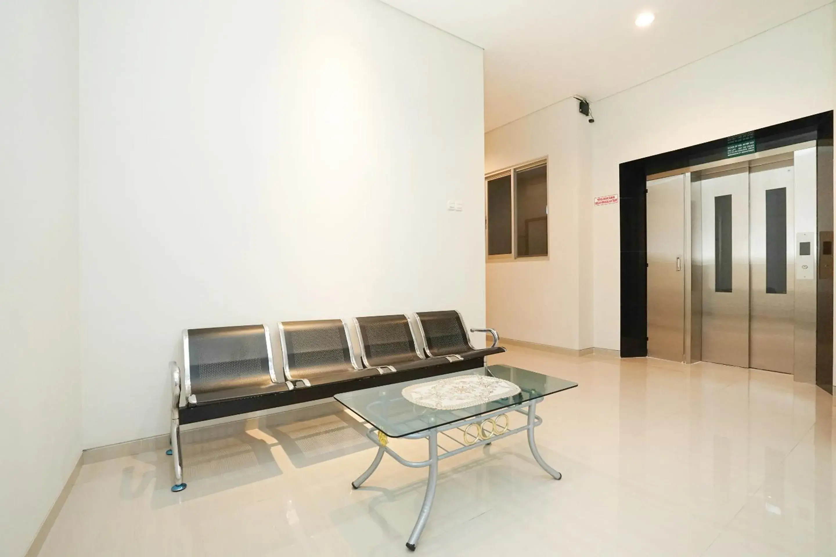 Living room, Seating Area in OYO 614 Graha 8 Syariah