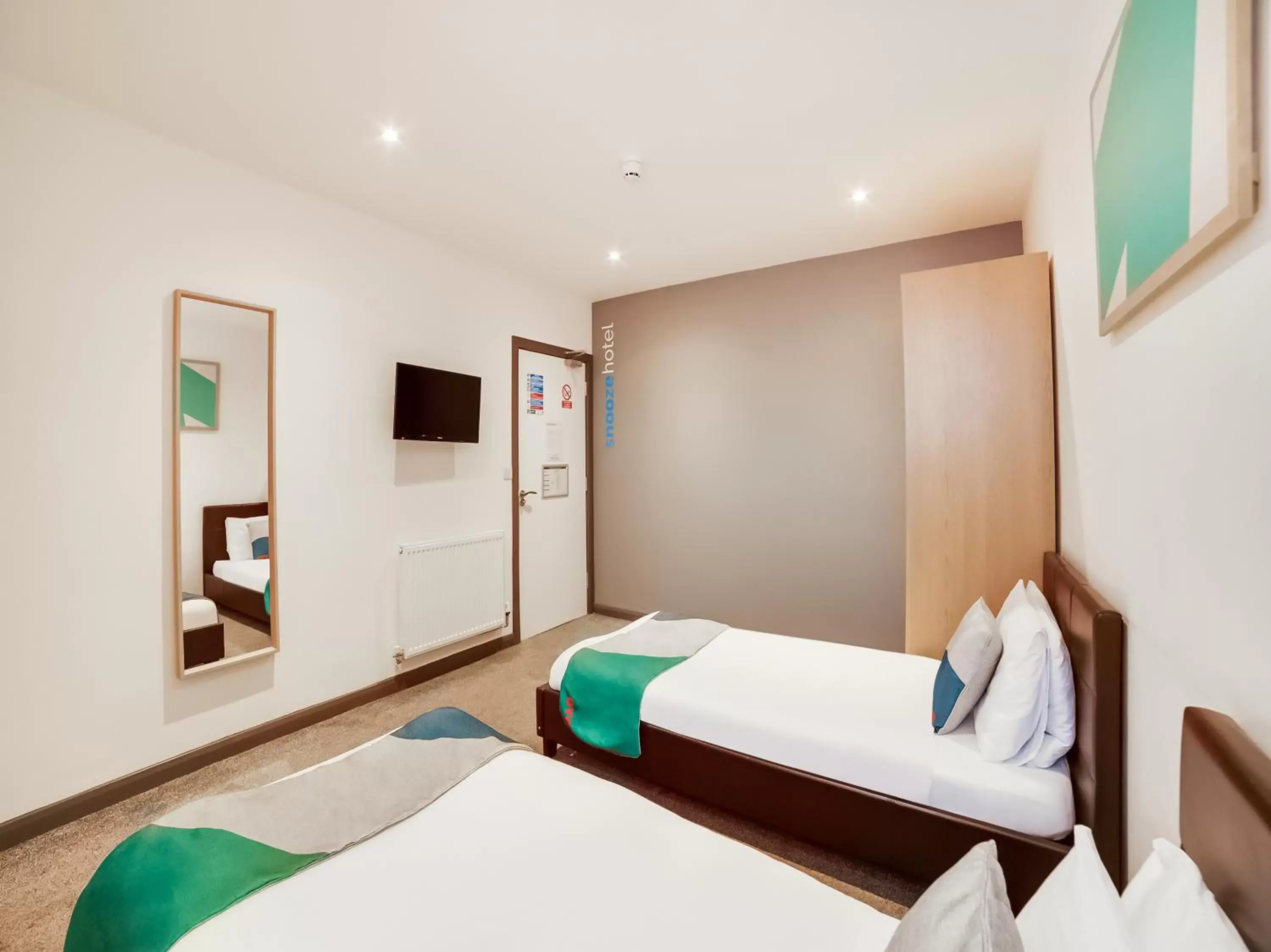 Small Twin Room in Snooze Hotel