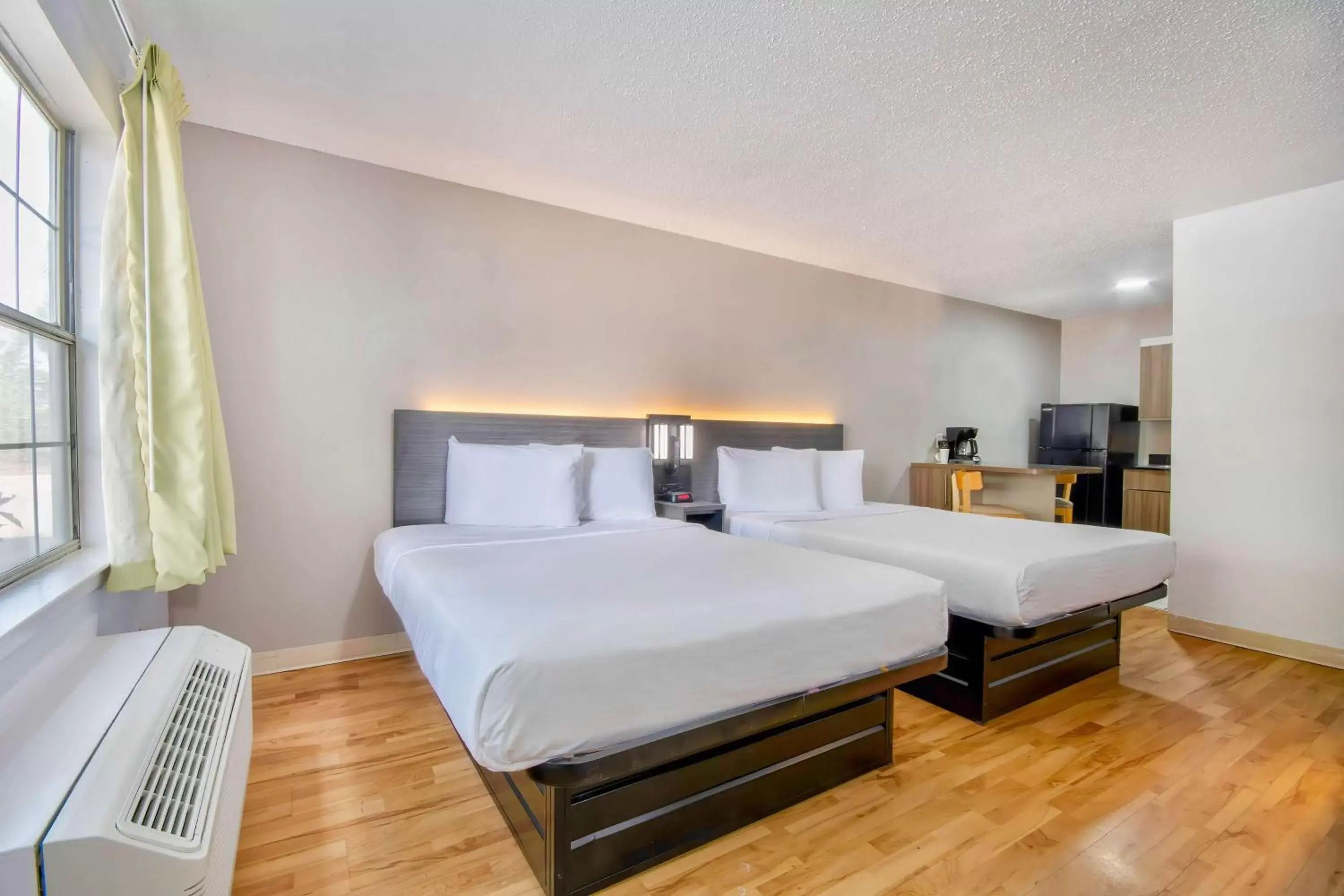 Bedroom, Bed in Studio 6-San Antonio, TX - Six Flags Bedroom, Bed in Studio 6-San Antonio, TX - Six Flags