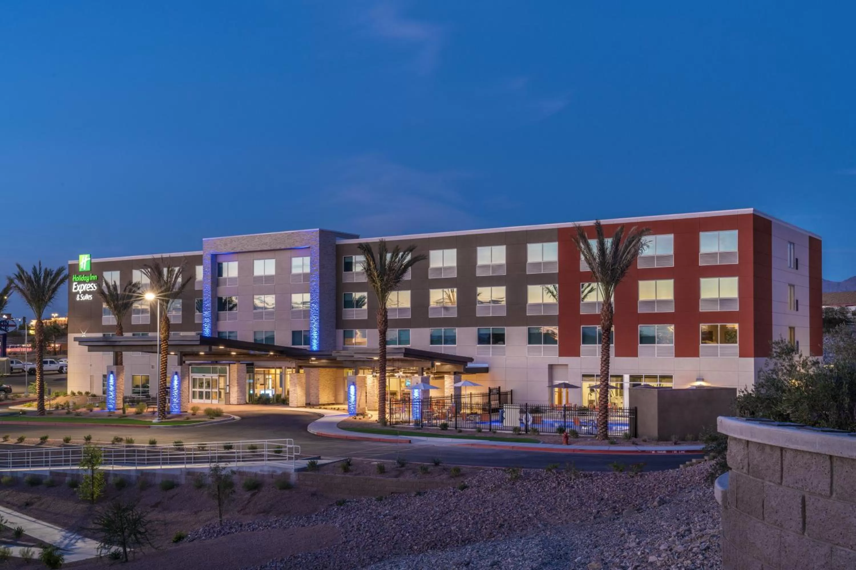 Property building in Holiday Inn Express & Suites Lake Havasu - London Bridge by IHG
