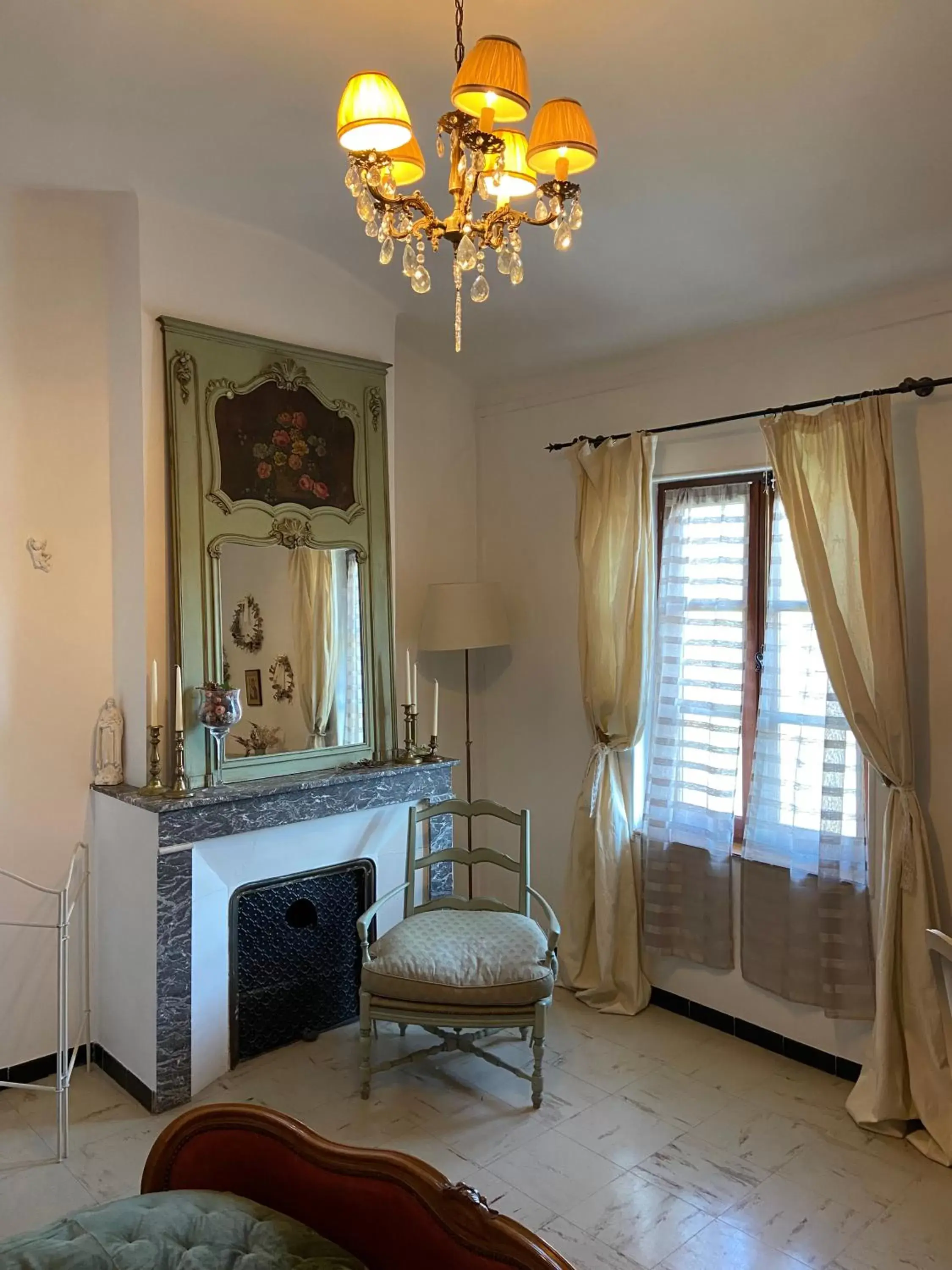 Photo of the whole room, Seating Area in Maison 1823 - Suites de charme à Garons