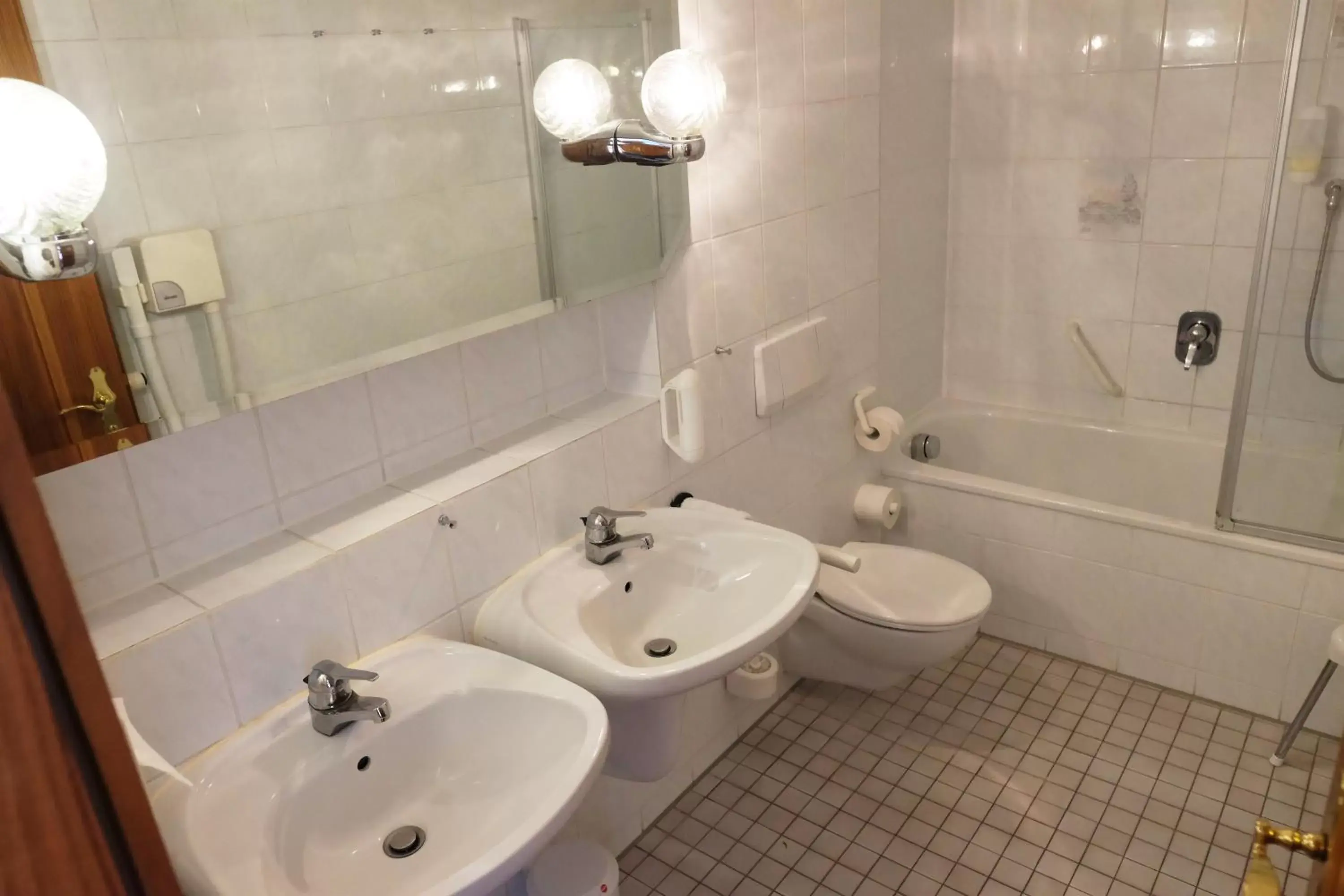Bathroom in Romantica Hotel Blauer Hecht