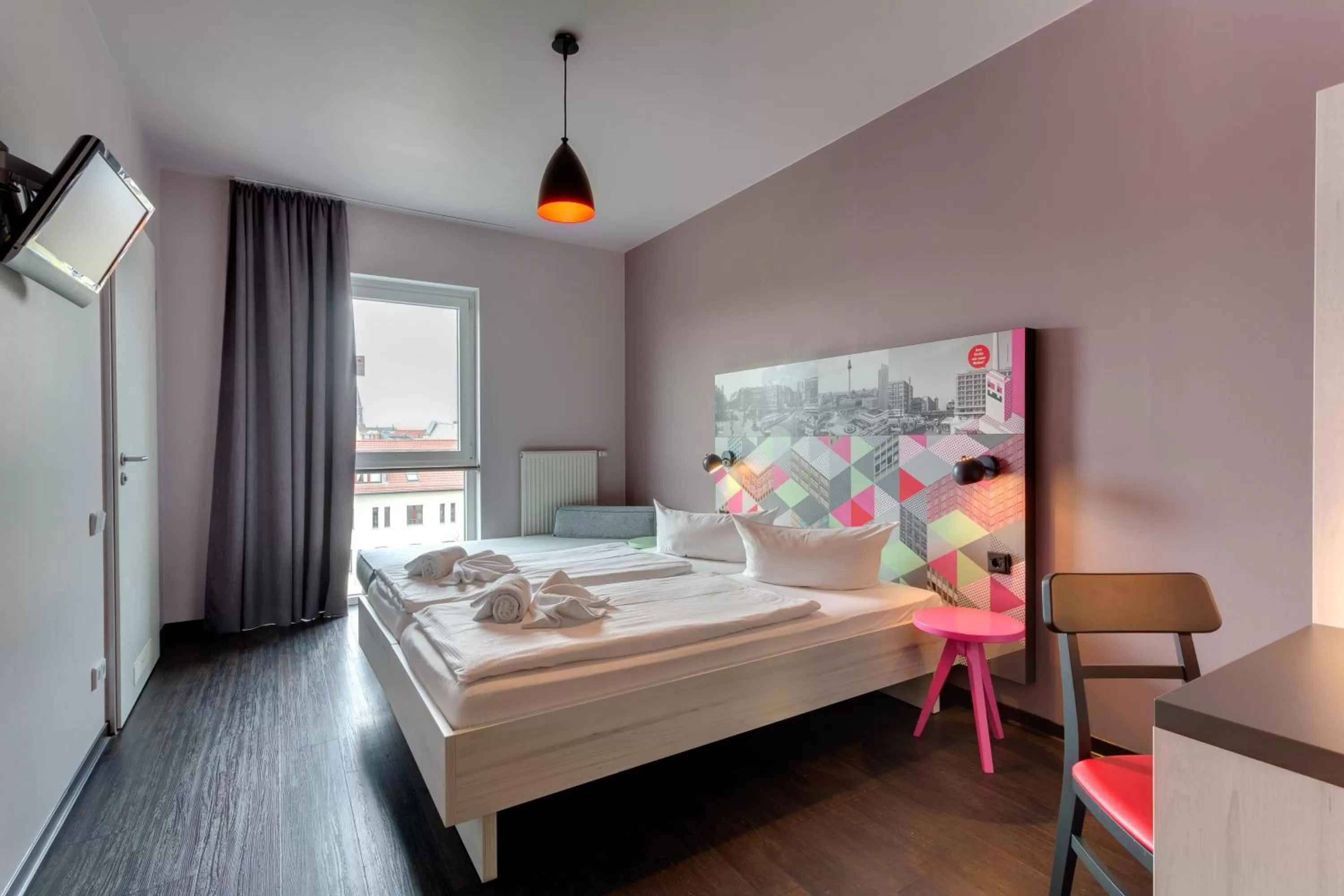 Triple Room in MEININGER Hotel Berlin Alexanderplatz