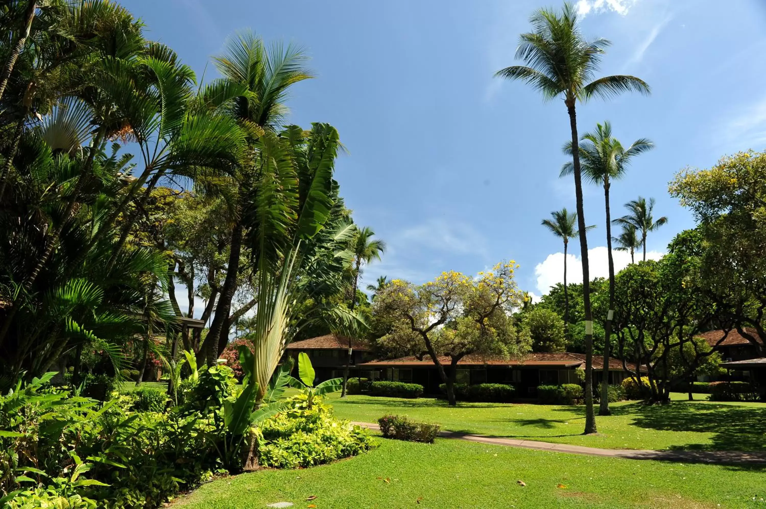 Facade/entrance, Garden in Royal Lahaina Resort & Bungalows