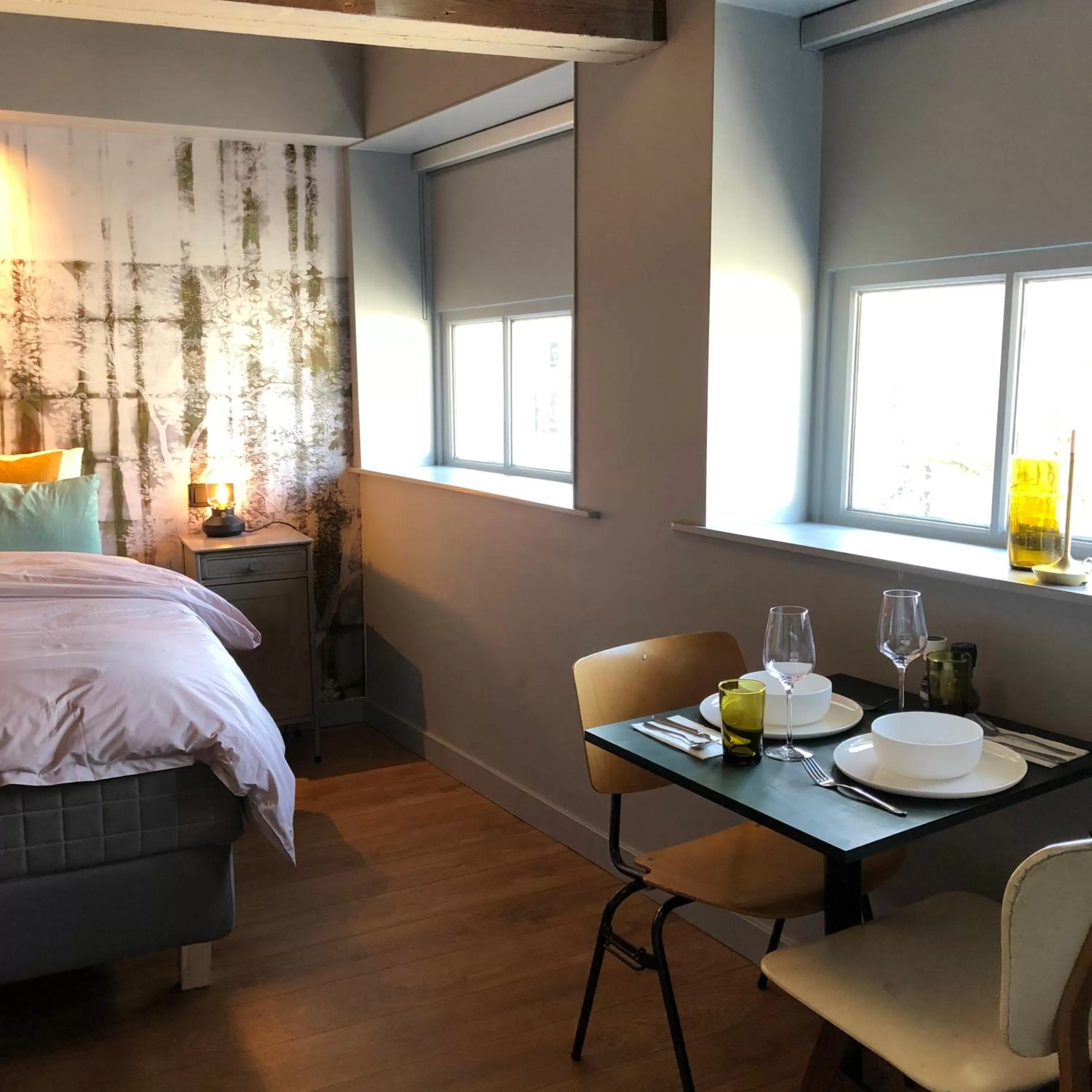 Dining area, Bed in Daen’s Greenhouse