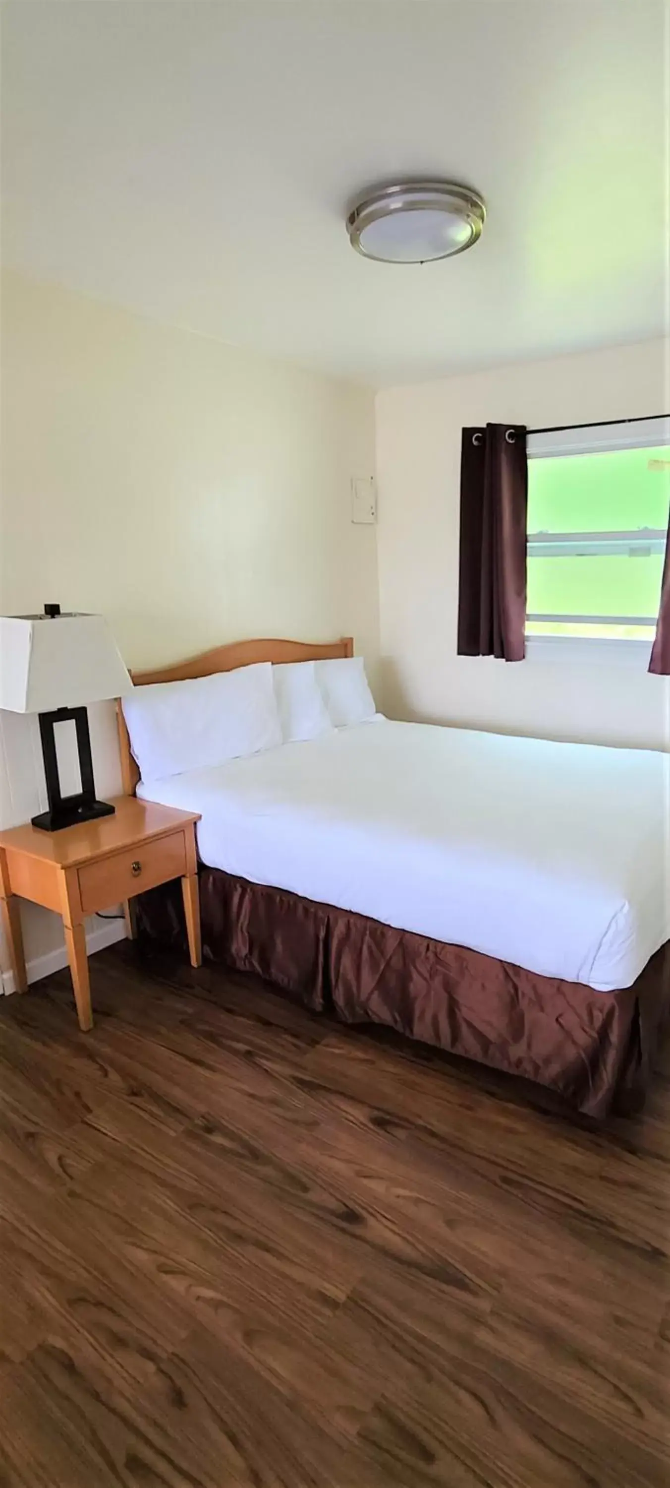 Bed in Blue Coast Inn & Suites