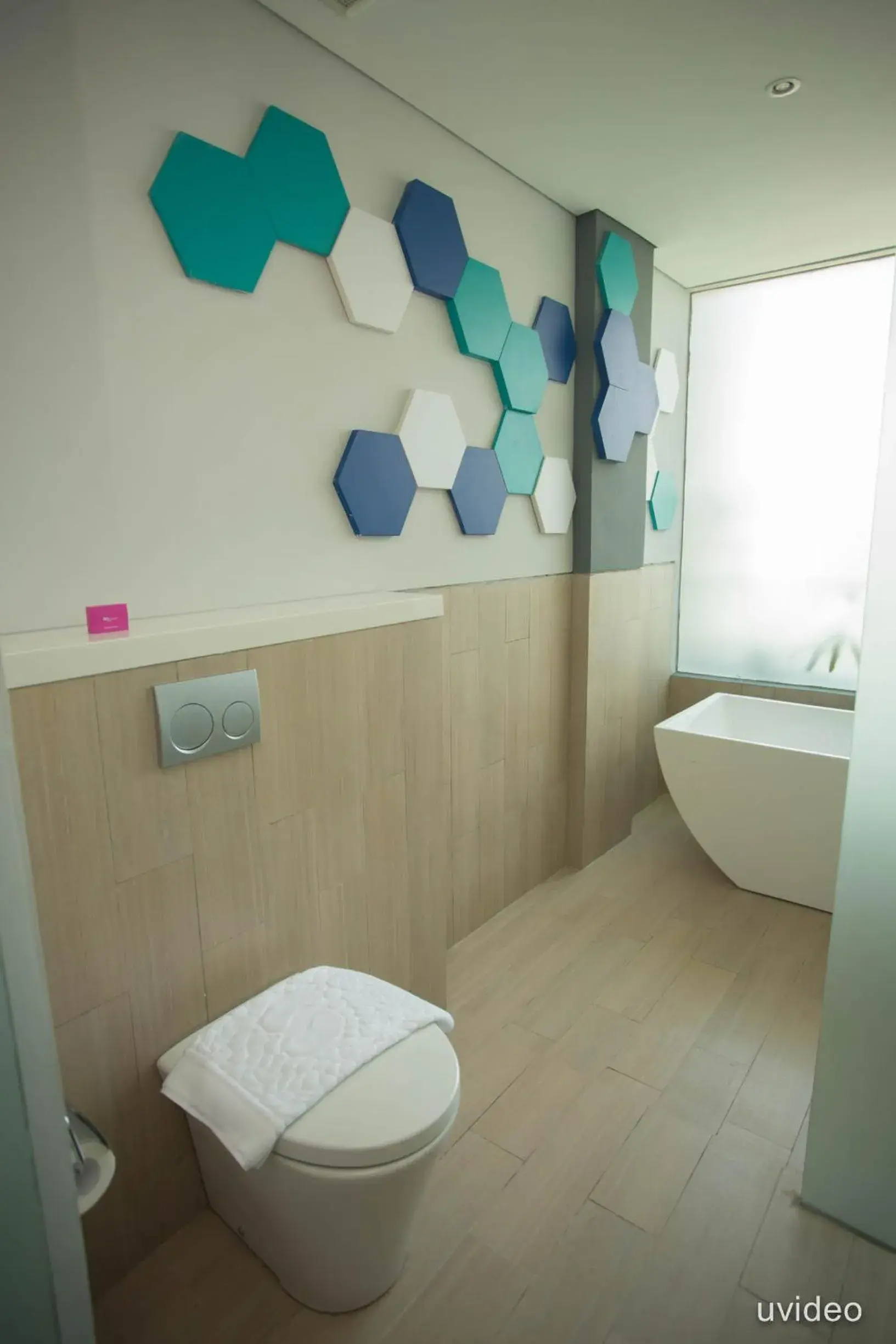 Toilet in ibis Styles Batam Nagoya