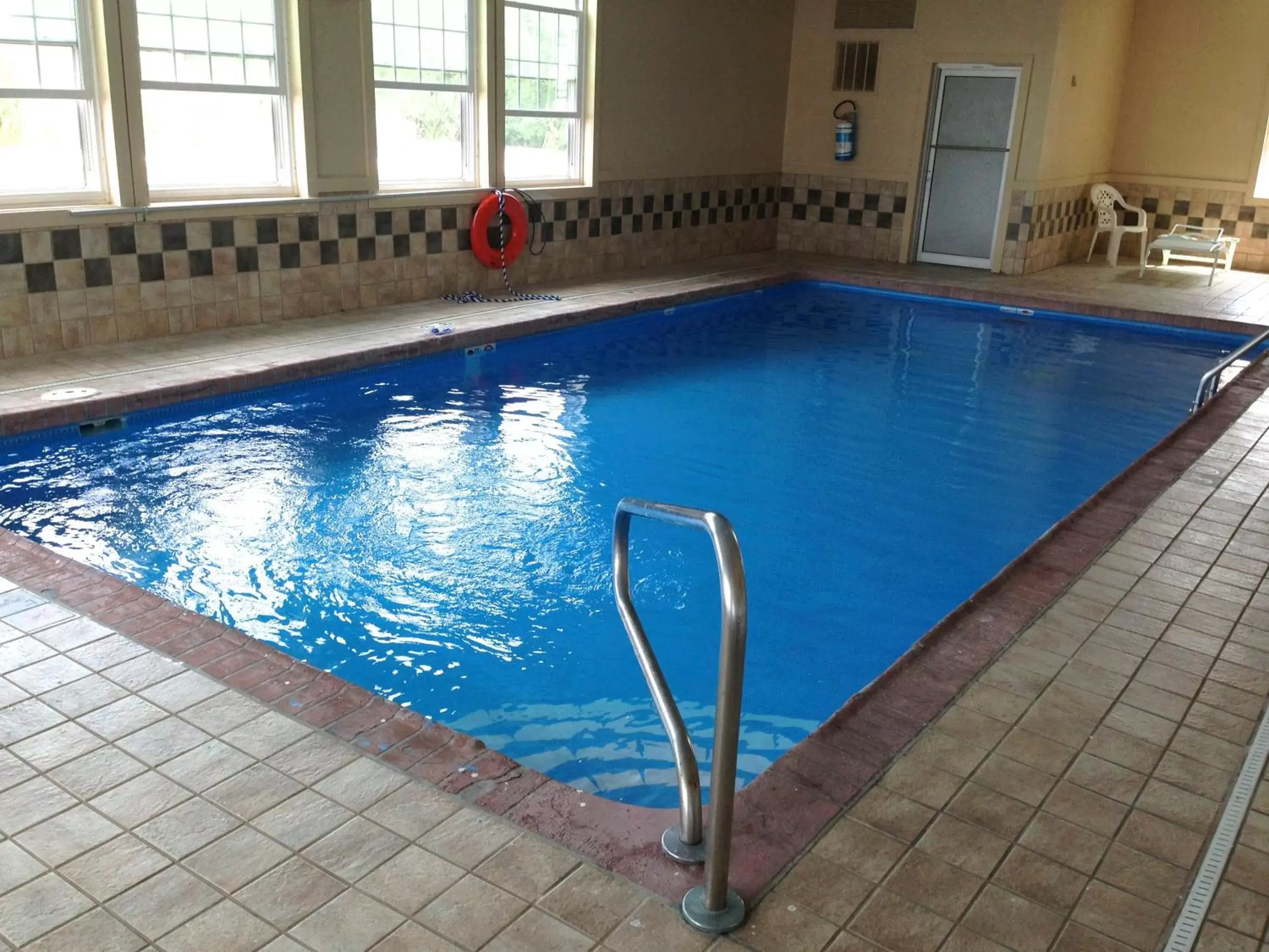 Swimming Pool in Americas Stay Inn-Leavenworth