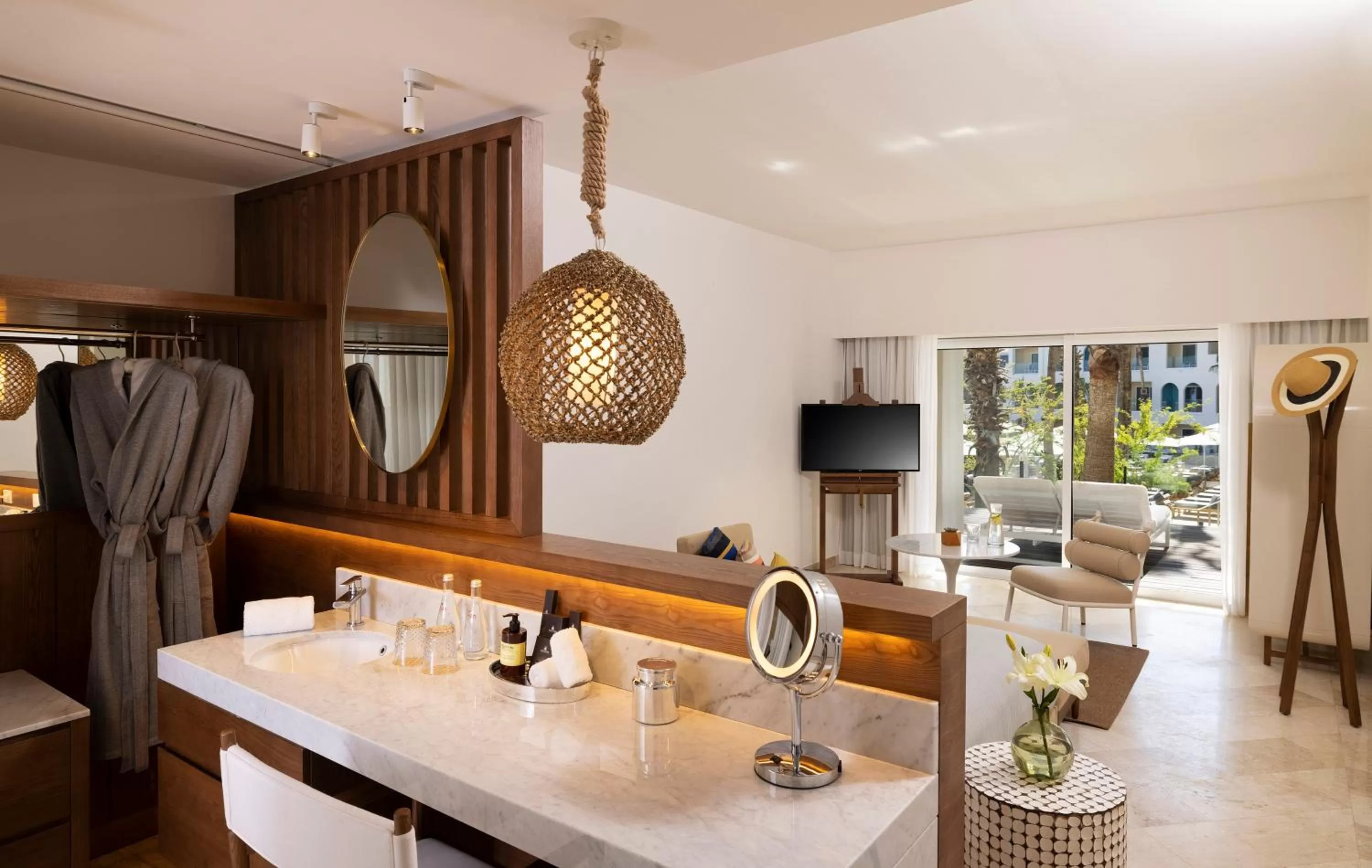 Solarium in ME Cabo by Meliá