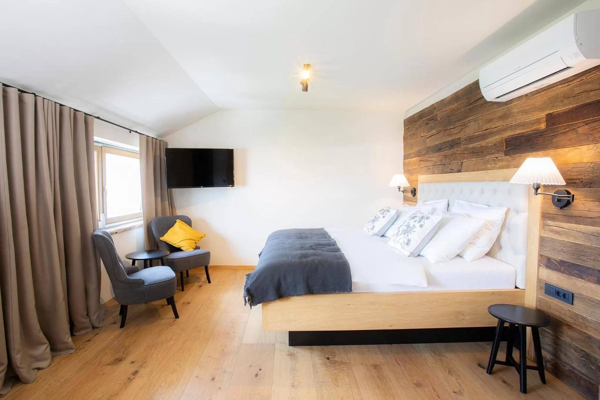 Bed in House Troha - Rooms & Apartments