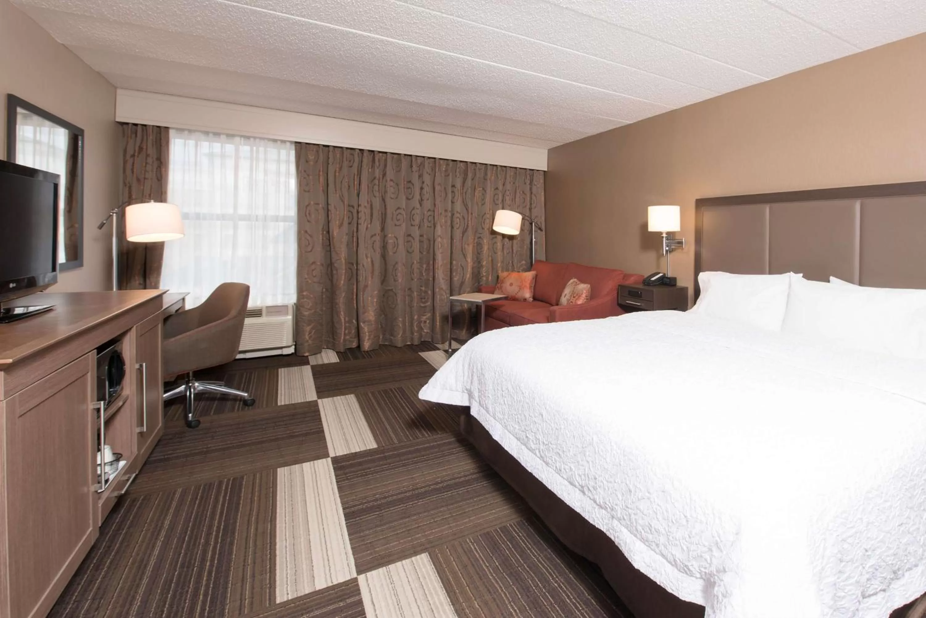 Bedroom, Bed in Hampton Inn Columbus/Taylorsville