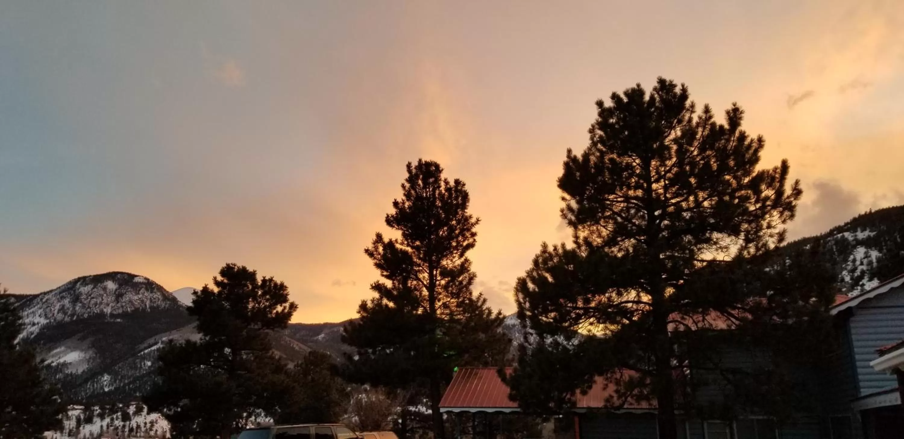 Property building, Sunrise/Sunset in Alpine Moose Lodge