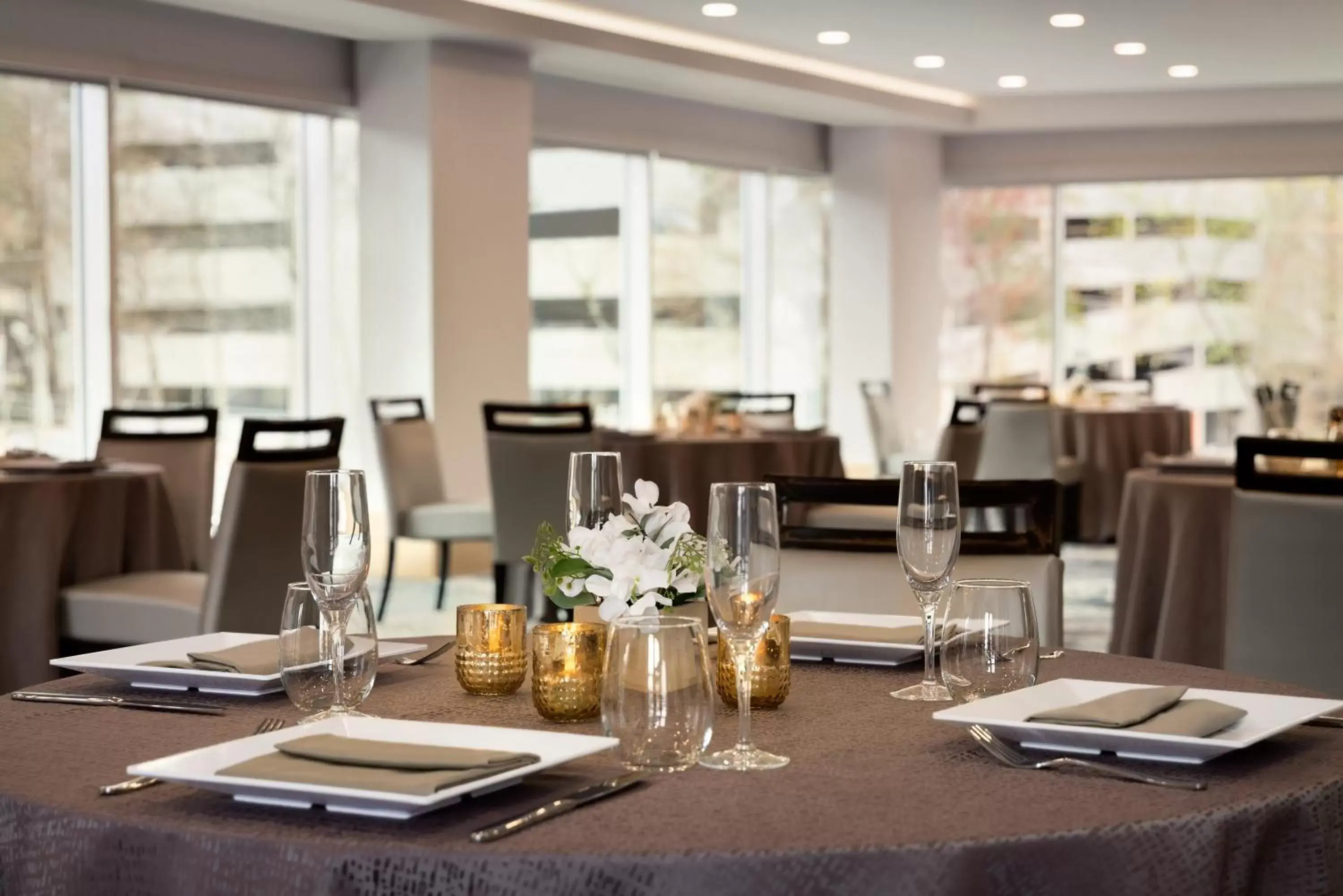 Meeting/conference room, Restaurant/Places to Eat in Hyatt House Atlanta Perimeter Center