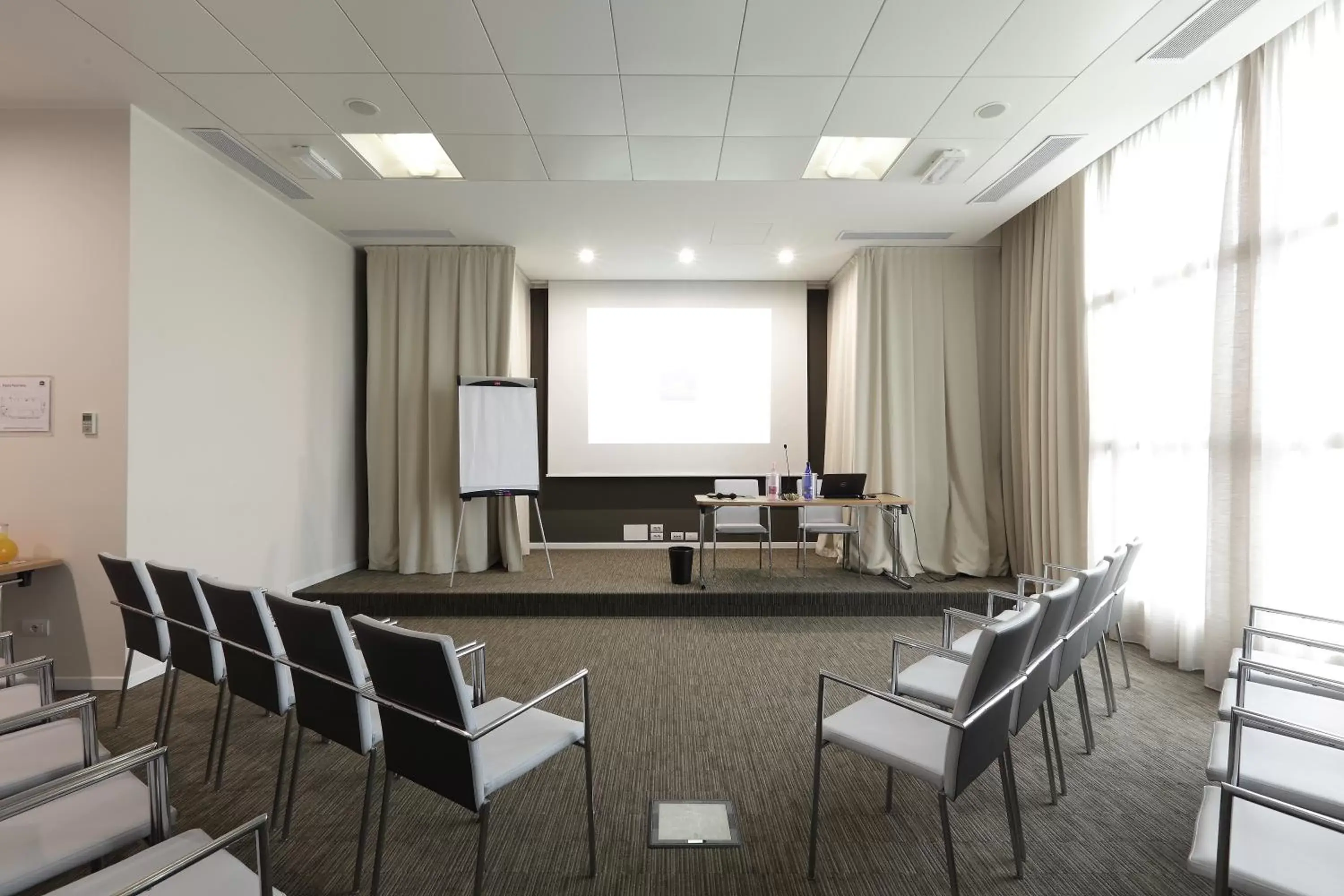 Business facilities, Business Area/Conference Room in Best Western Premier CHC Airport