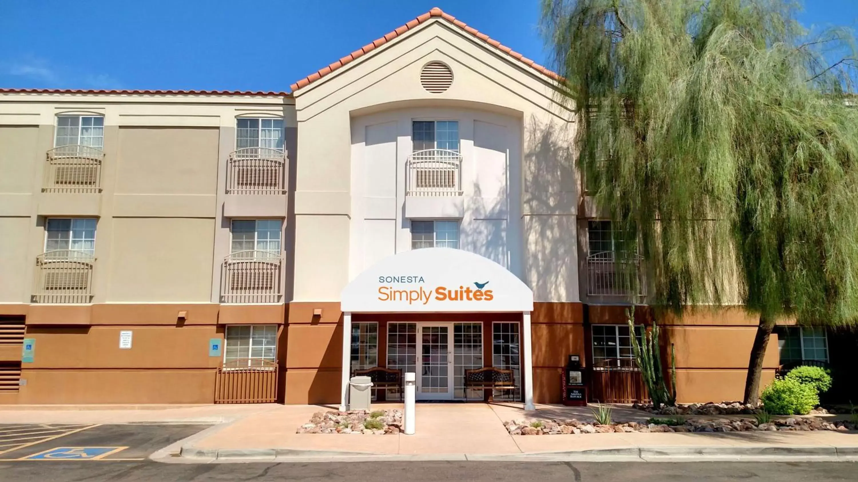 Property building in Sonesta Simply Suites Phoenix Tempe