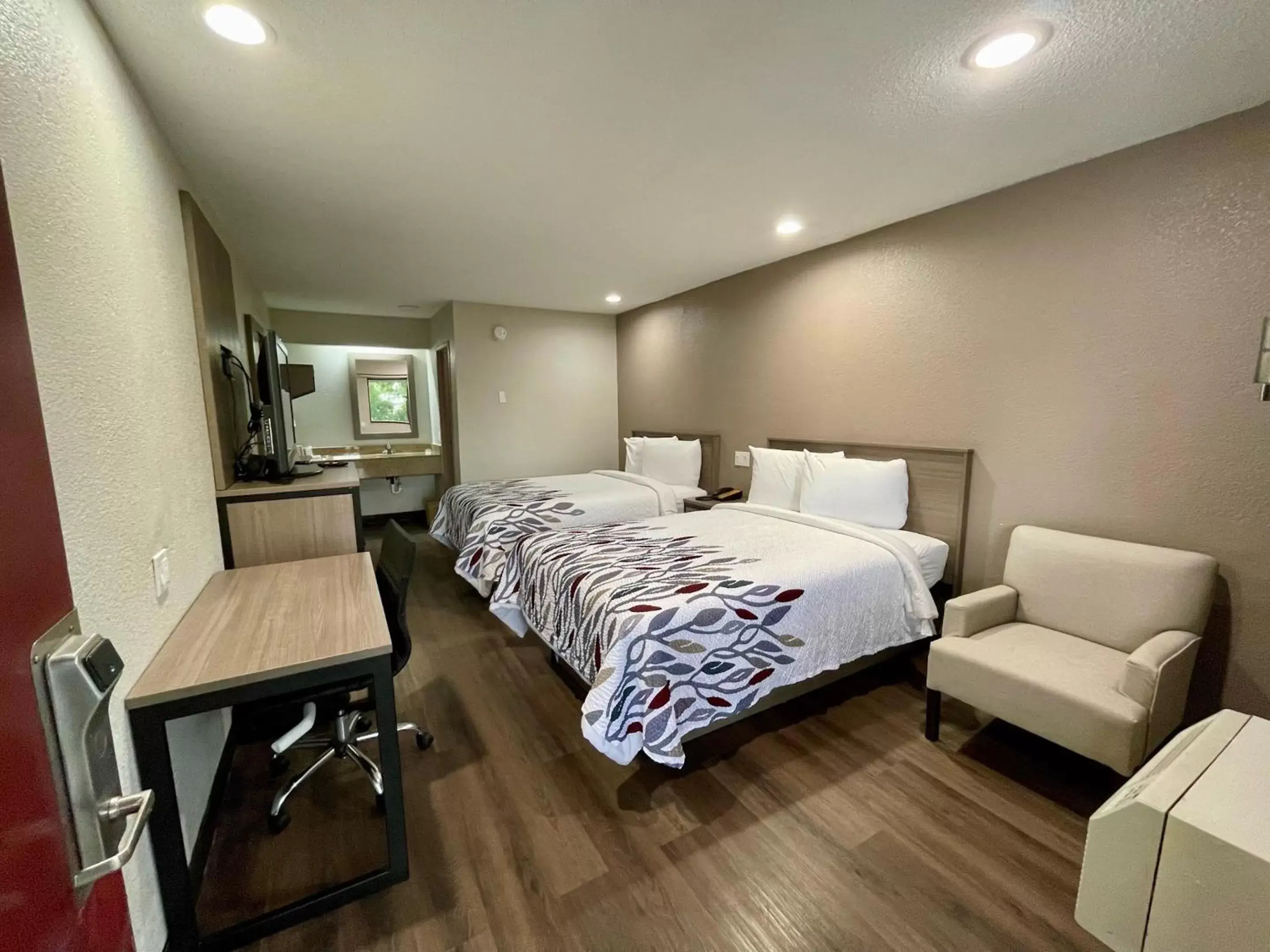 Photo of the whole room, Bed in Red Roof Inn Lafayette, LA Photo of the whole room, Bed in Red Roof Inn Lafayette, LA