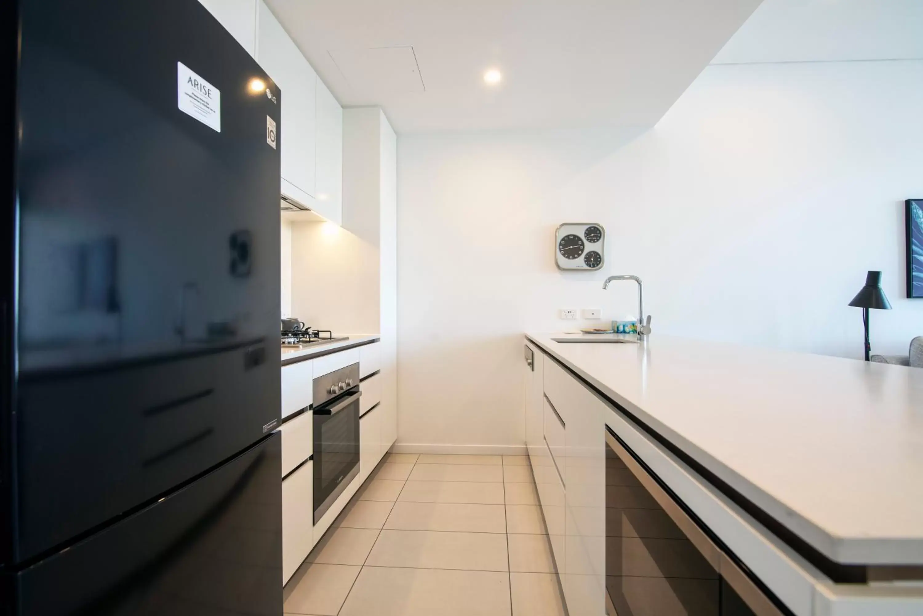 Kitchen or kitchenette, Kitchen/Kitchenette in Hope Street Apartments by CLLIX