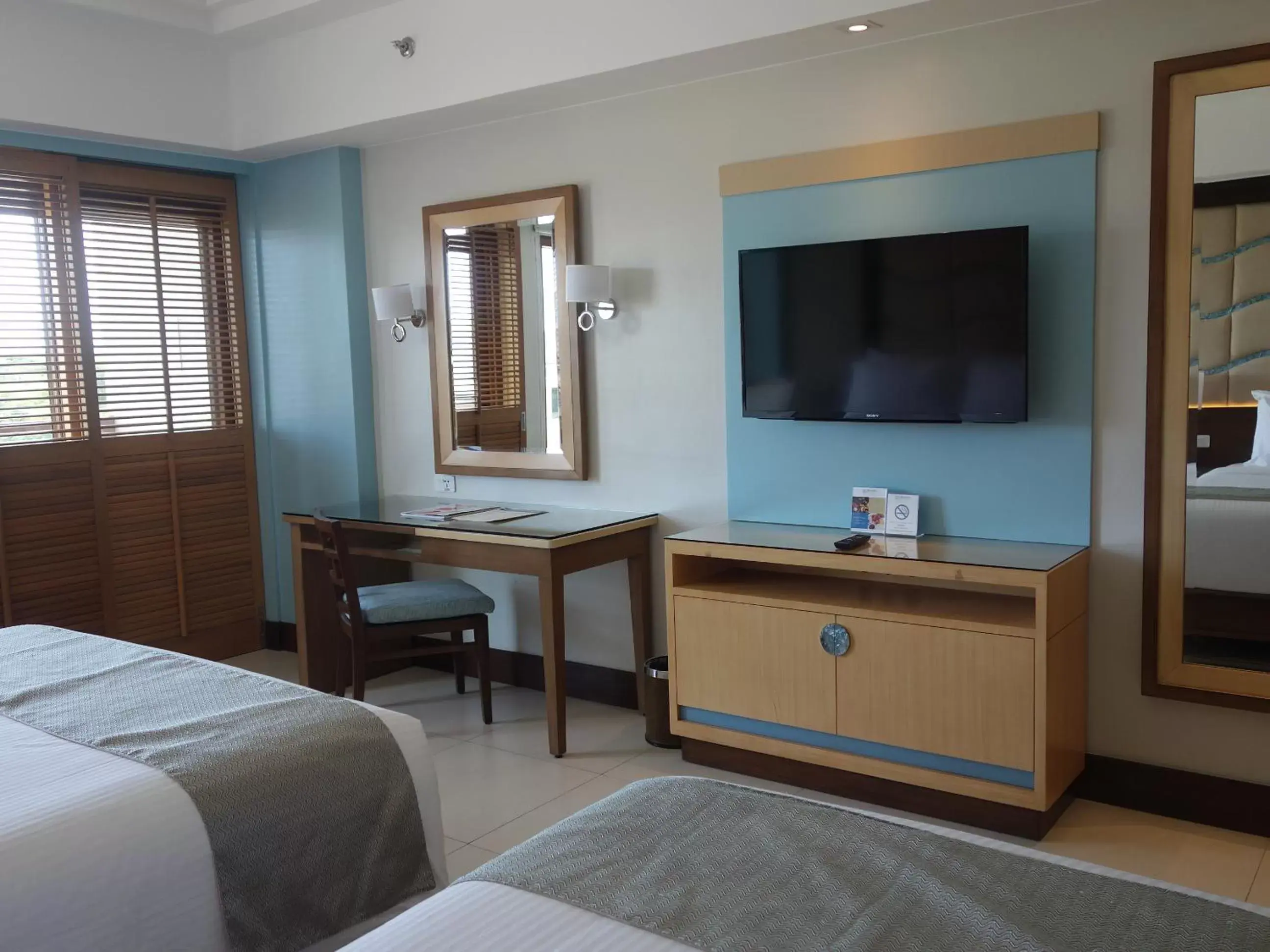 Bedroom, TV/Entertainment Center in Henann Resort Alona Beach