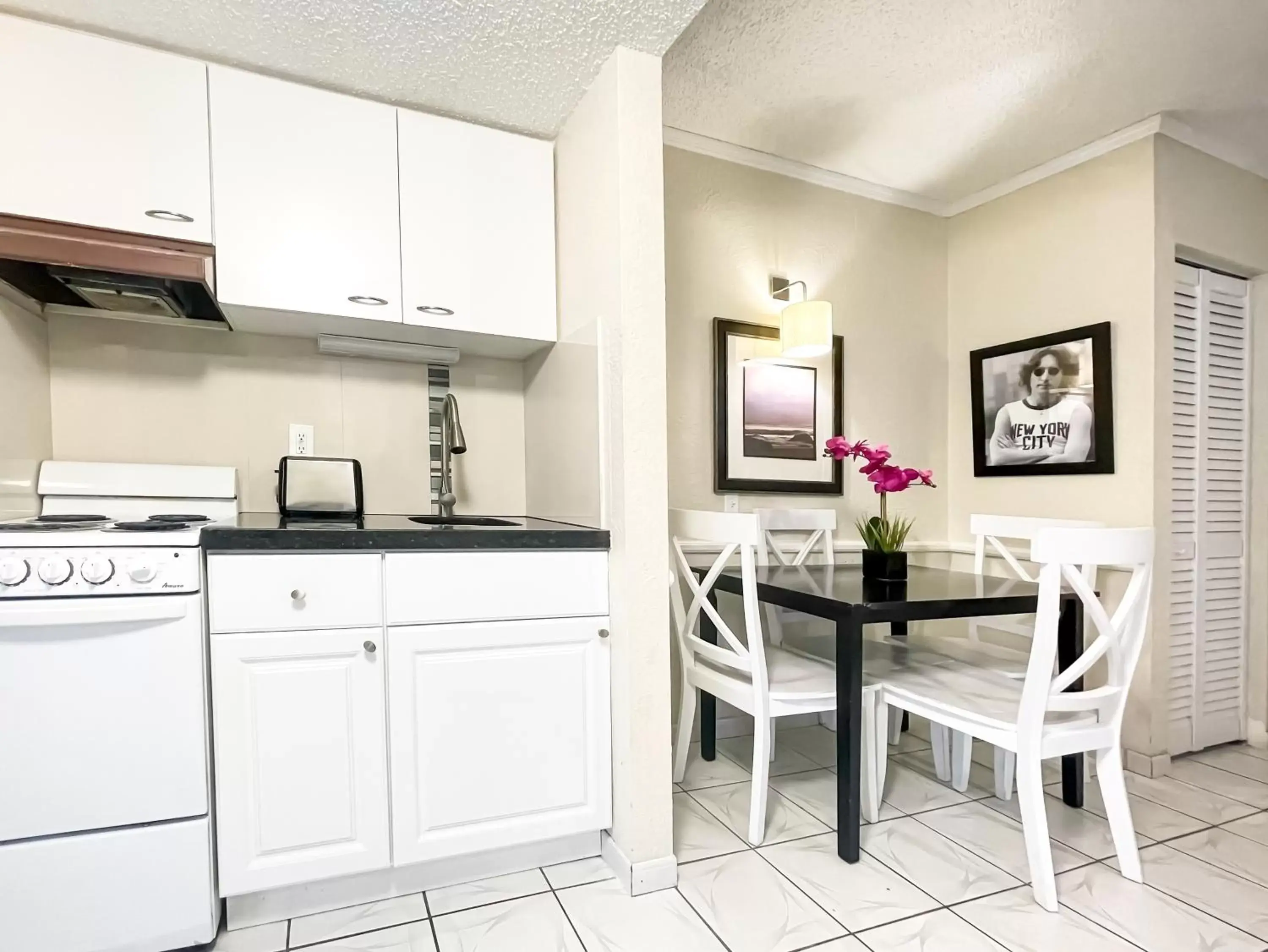 Kitchen or kitchenette, Kitchen/Kitchenette in Hollywood by the Sea