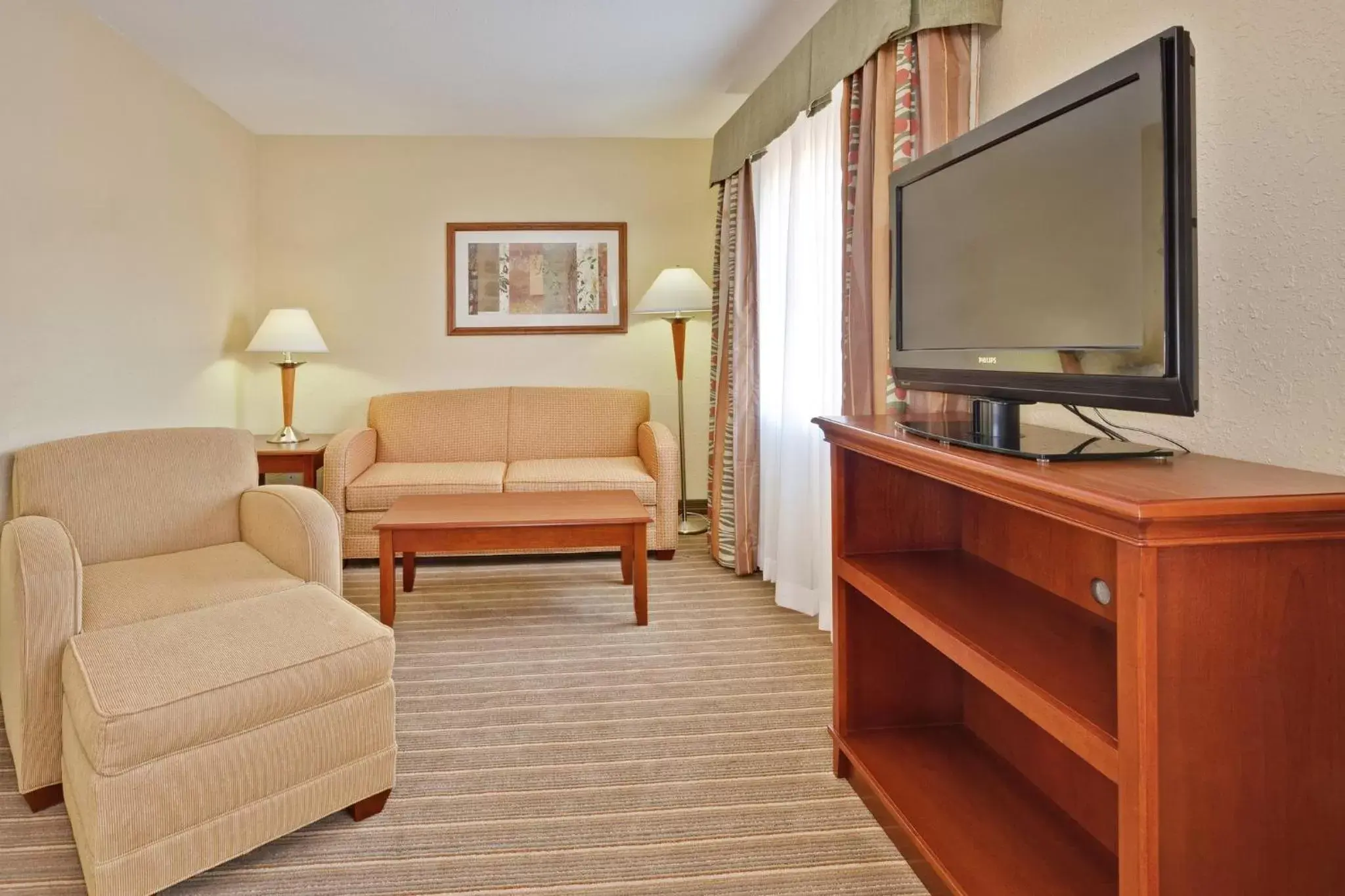 Photo of the whole room, TV/Entertainment Center in Holiday Inn Express Winfield, an IHG Hotel