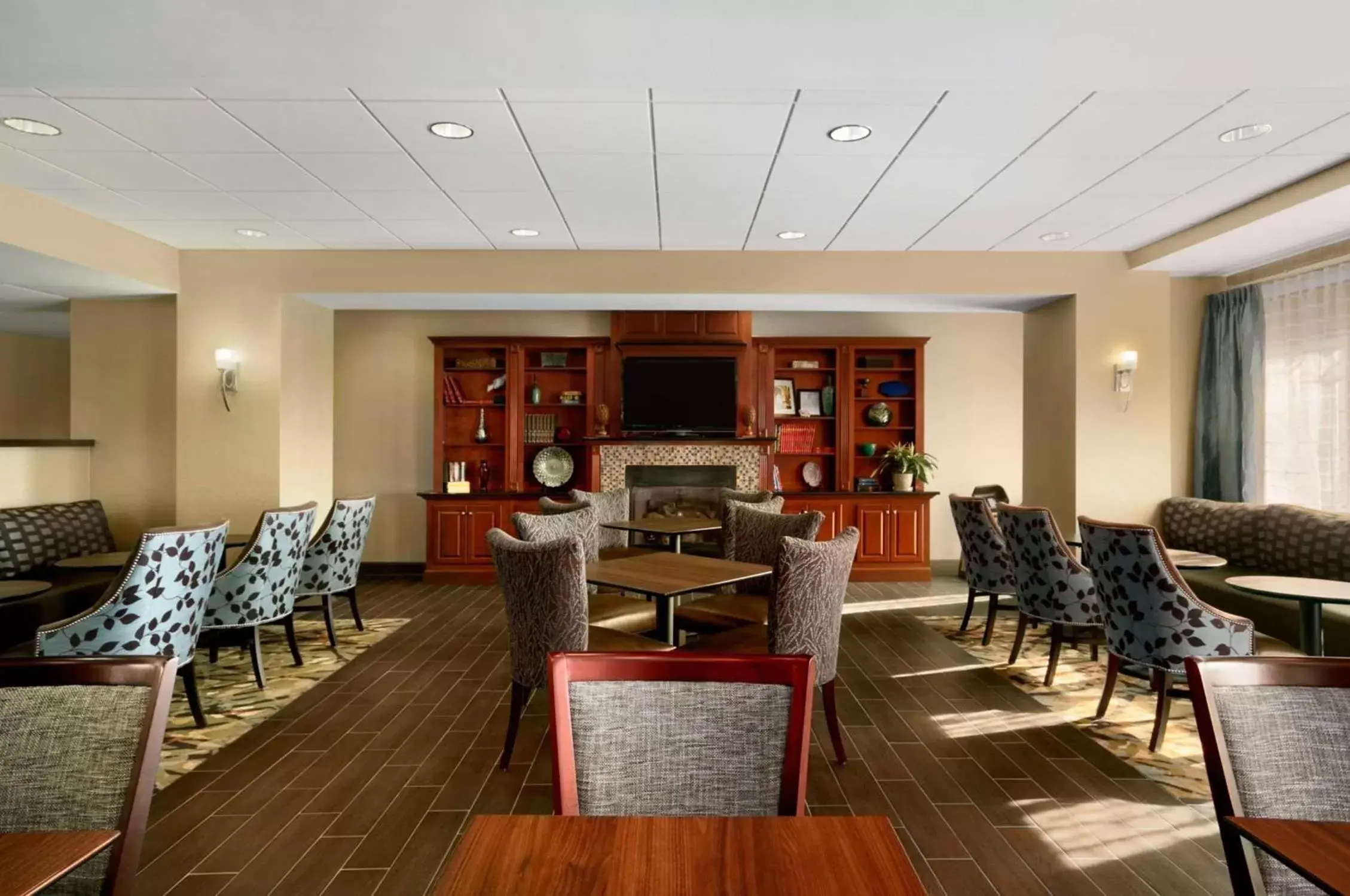 Lobby or reception, Lounge/Bar in Hampton Inn Huntsville-Madison