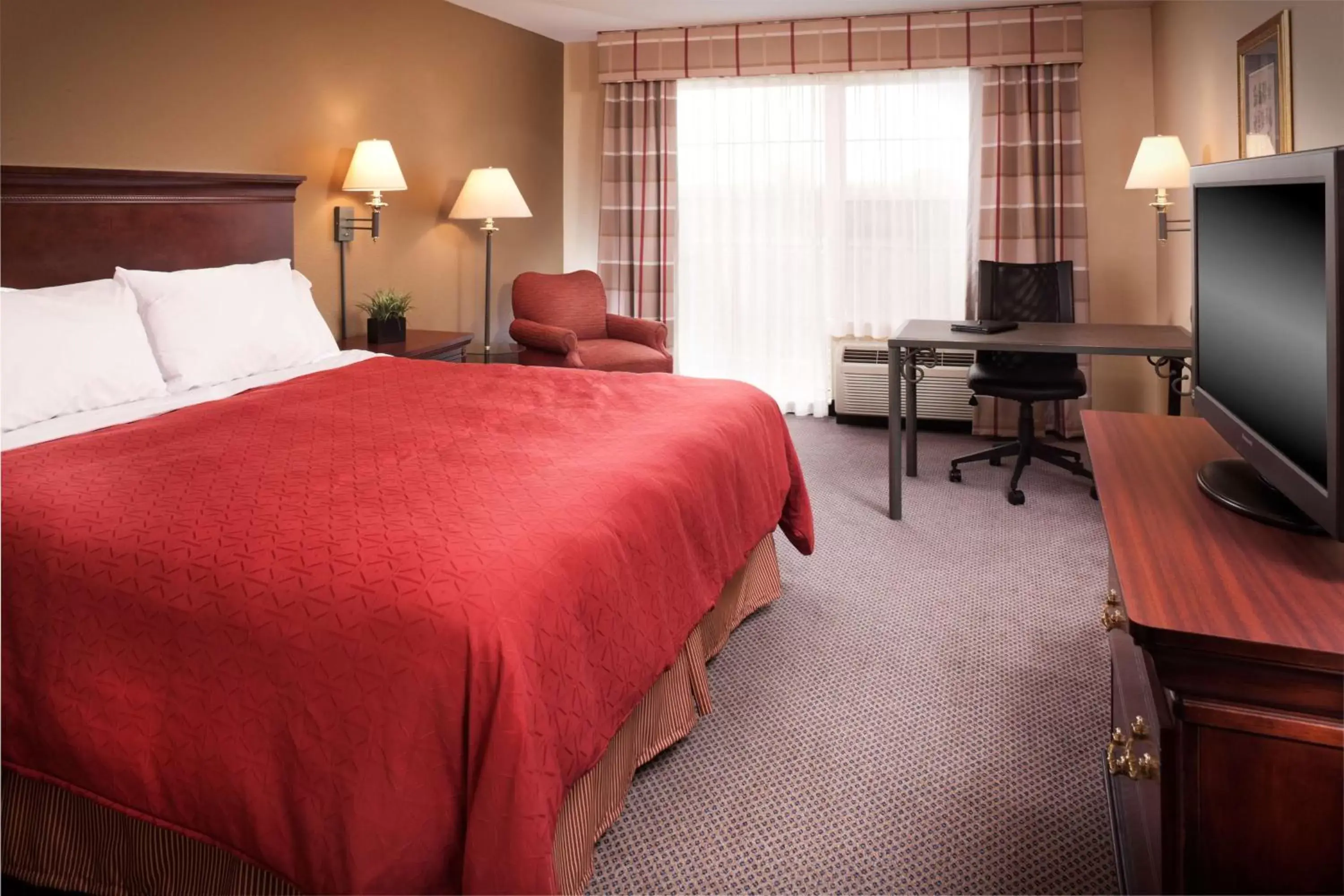Photo of the whole room, Bed in Country Inn & Suites by Radisson, Milwaukee West (Brookfield), WI