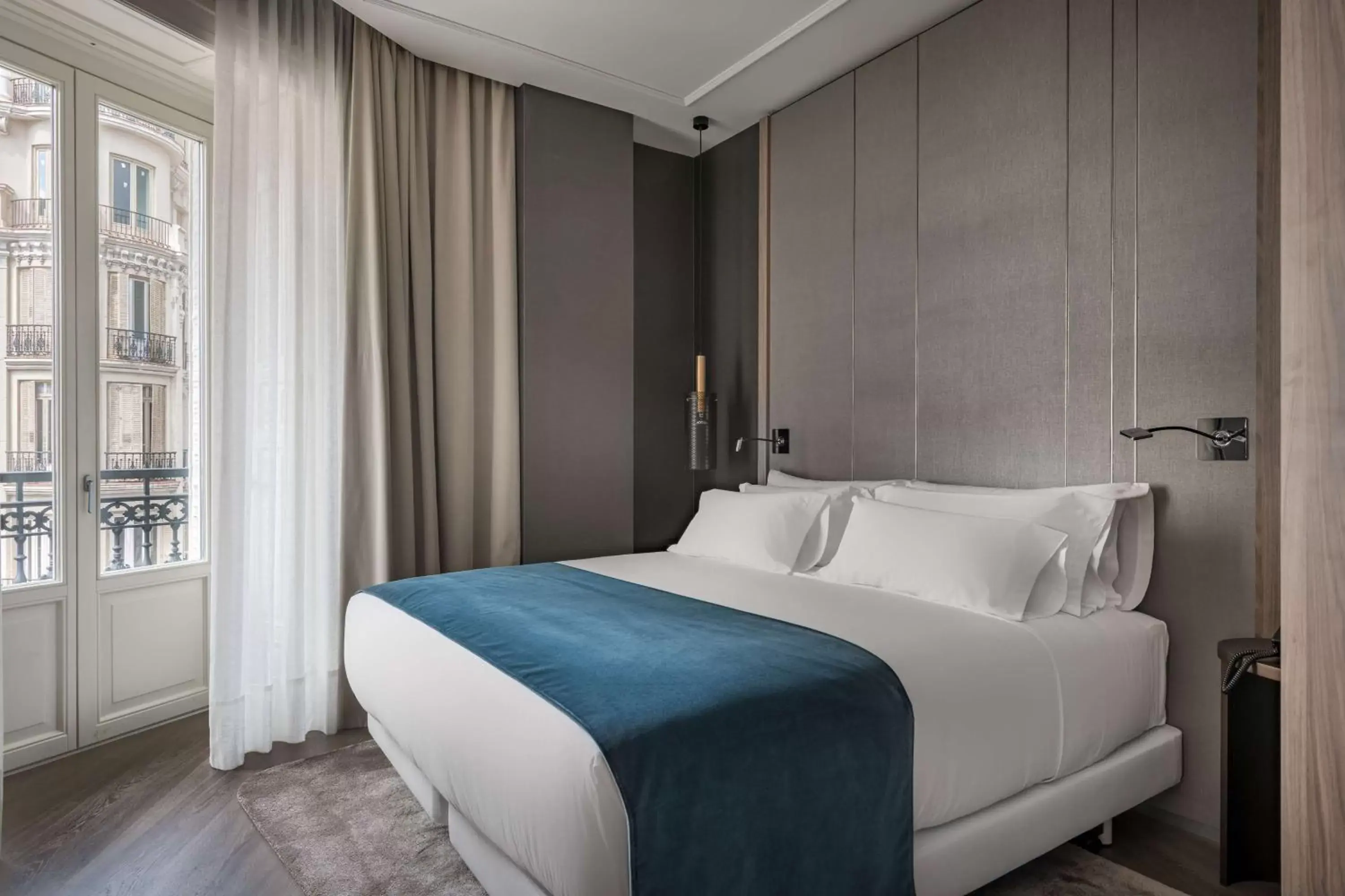 Photo of the whole room, Bed in NH Collection Madrid Gran Vía