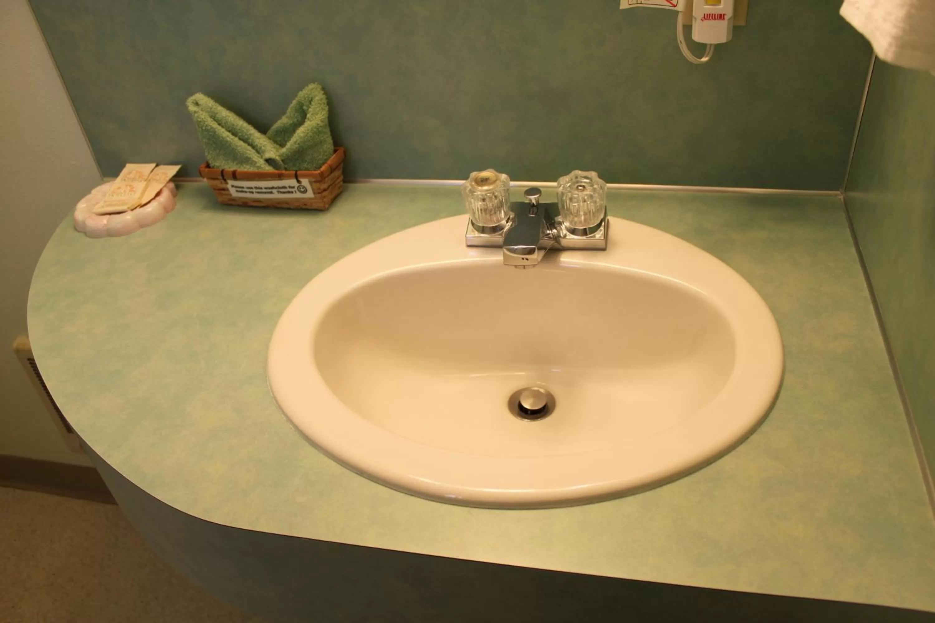 Bathroom in Azalea Lodge