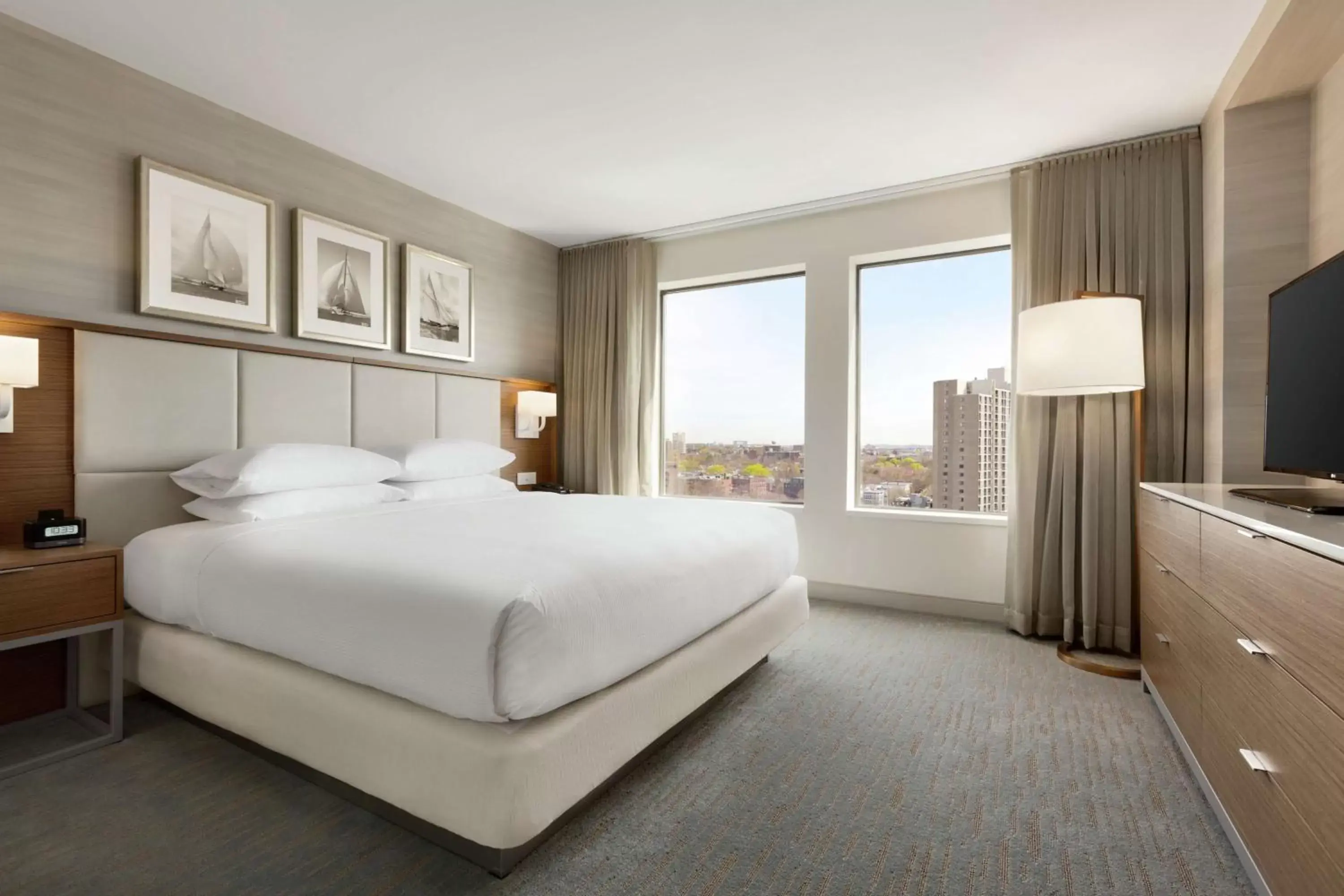 Bed in DoubleTree Suites by Hilton Hotel Boston - Cambridge